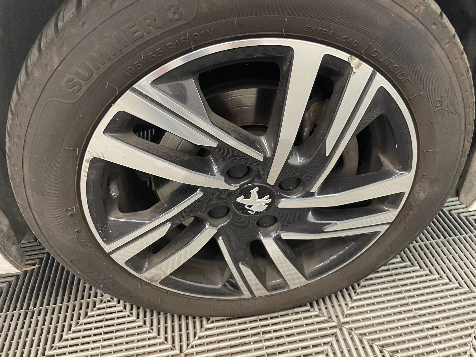 PEUGEOT 208 ALLURE PURETECH 100 BVM — expertise