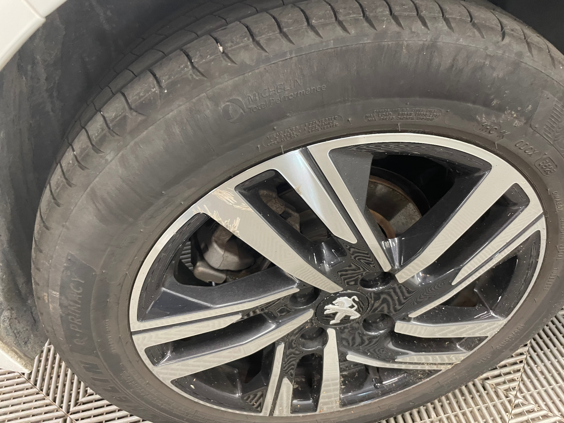 PEUGEOT 208 ALLURE PURETECH 100 BVM — expertise