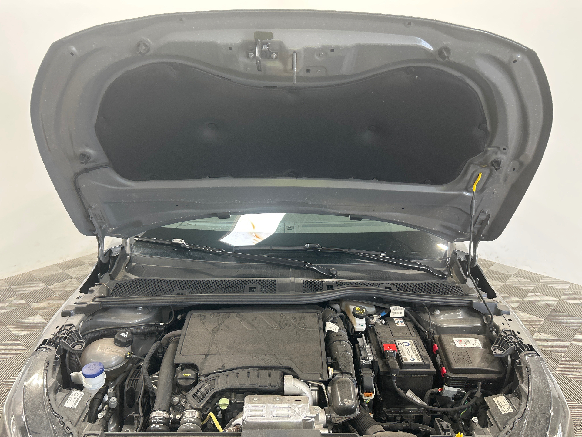 PEUGEOT 208 Allure 100 ch BVM6 — expertise