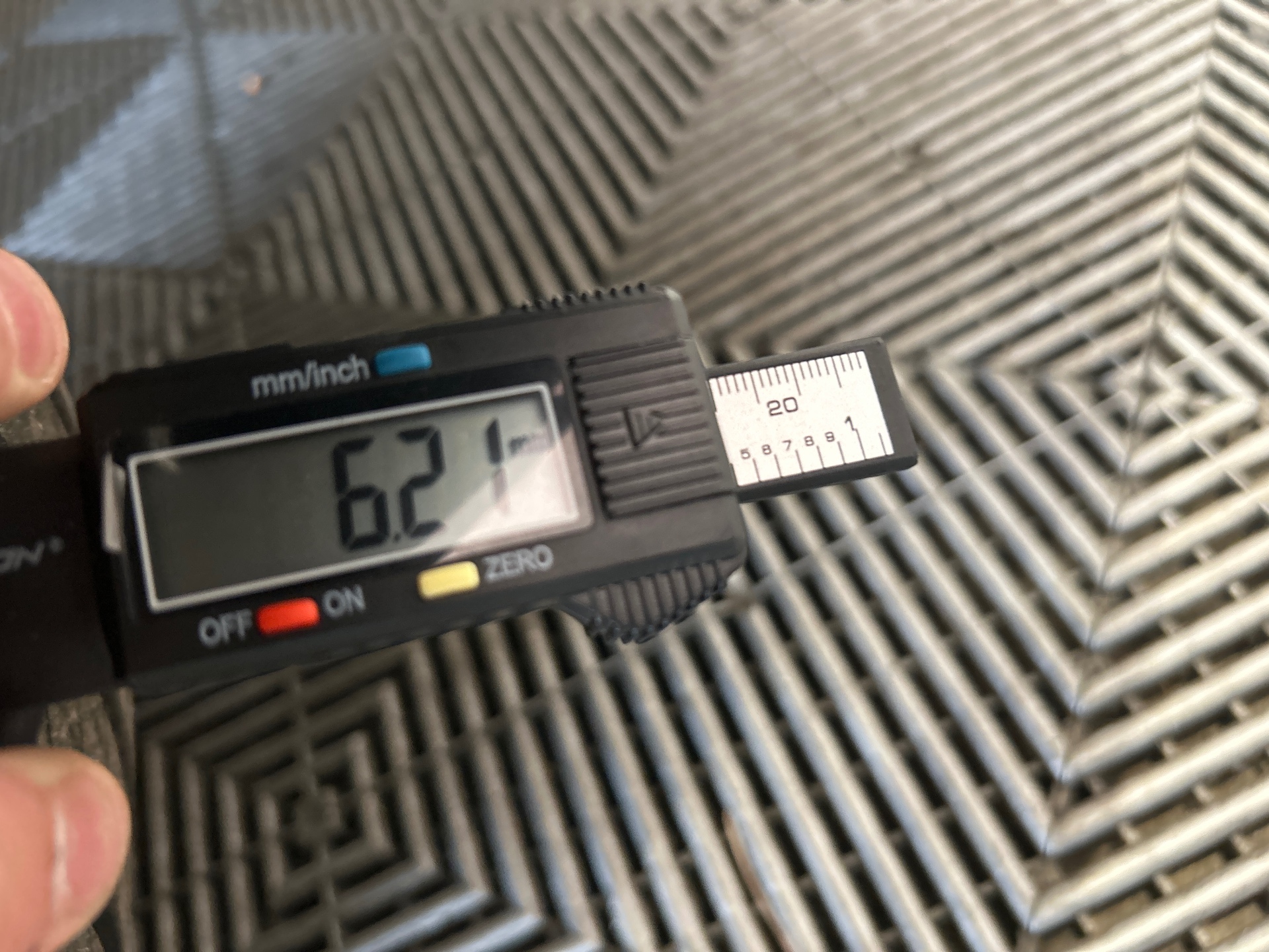 PEUGEOT 208 GT Hybrid 110 ch e-DCS6 — expertise