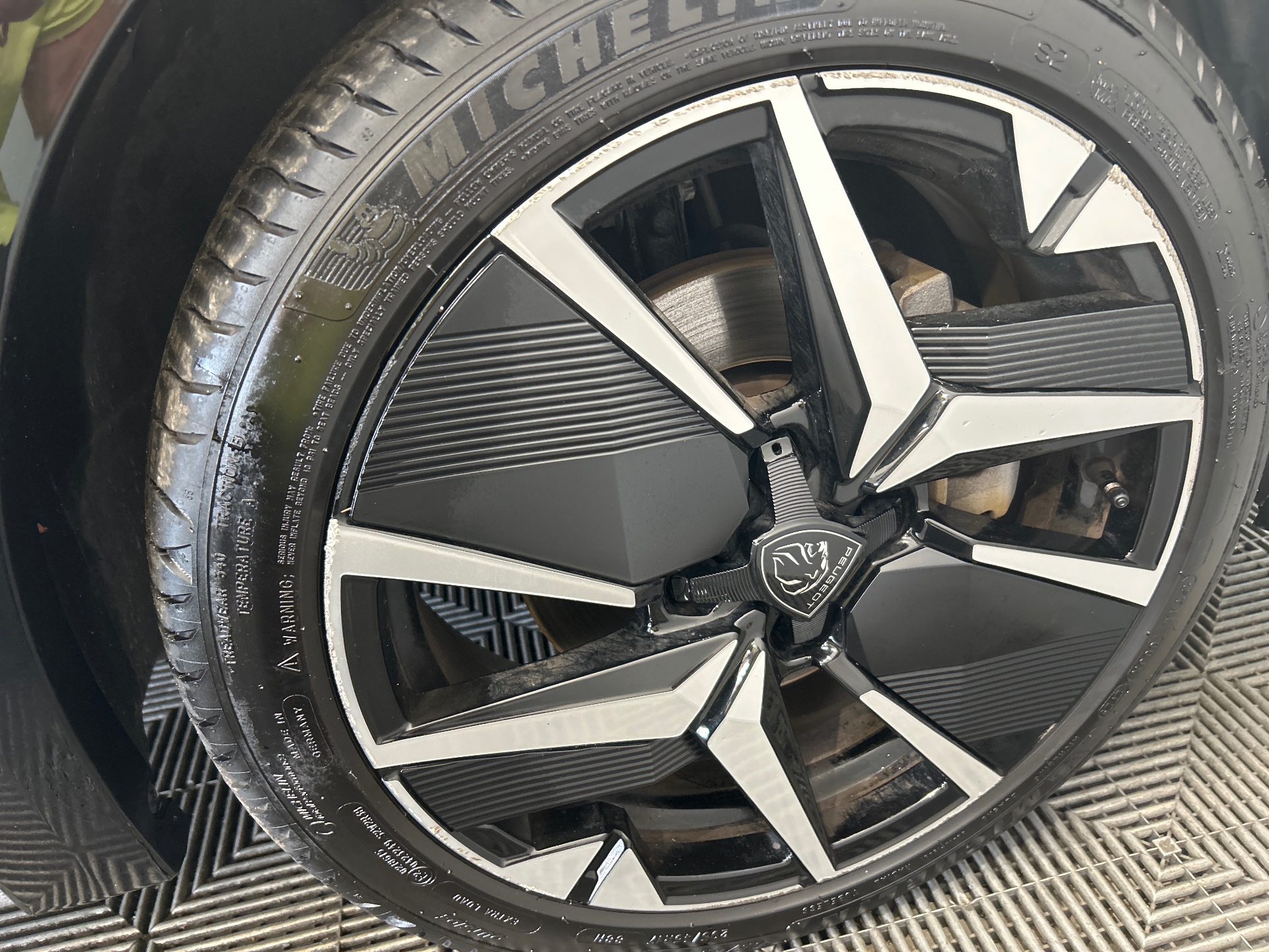 PEUGEOT 208 GT Hybrid 110 ch e-DCS6 — expertise
