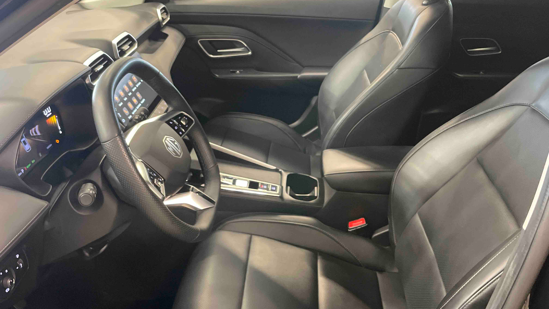 MG ZS 1.5 L Hybrid+ 197 ch Luxury