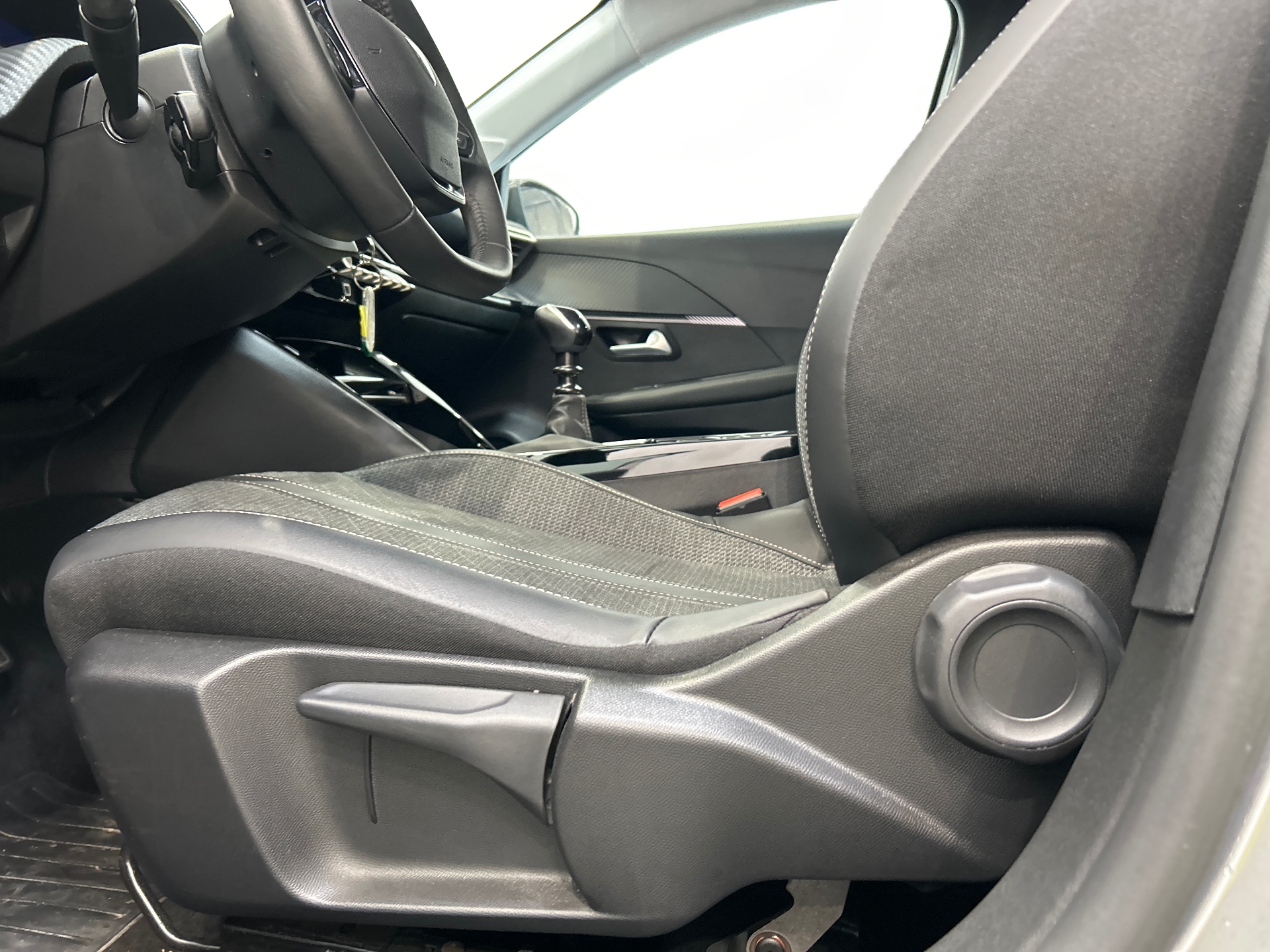 PEUGEOT 208 Allure 100 ch BVM6