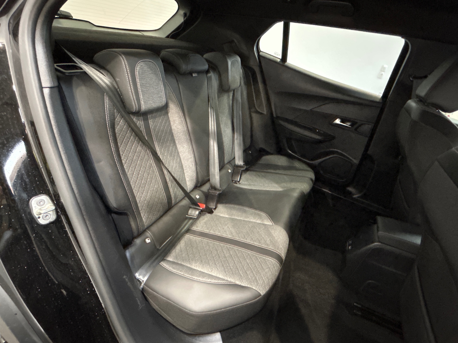 PEUGEOT 2008 PureTech 130 S&S EAT8 Allure