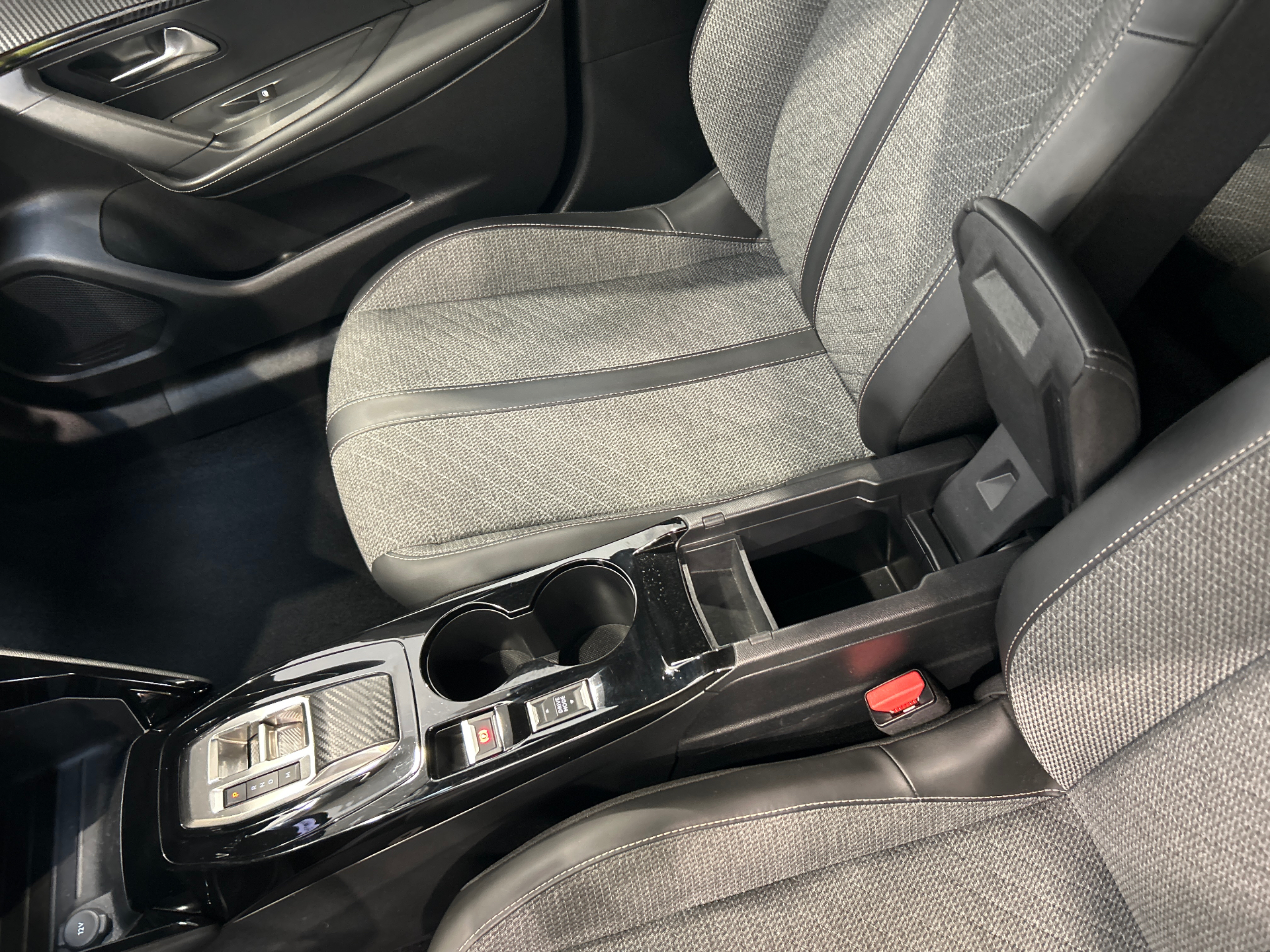 PEUGEOT 2008 PureTech 130 S&S EAT8 Allure