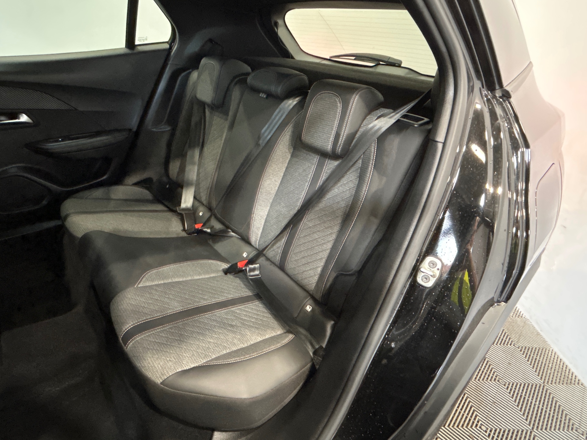 PEUGEOT 2008 PureTech 130 S&S EAT8 Allure