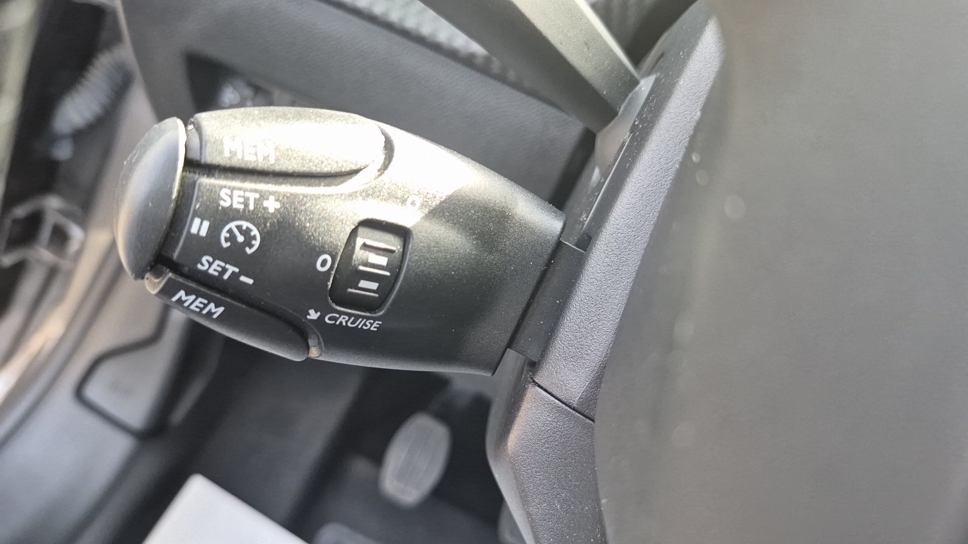 PEUGEOT 208 ALLURE 100 BVM