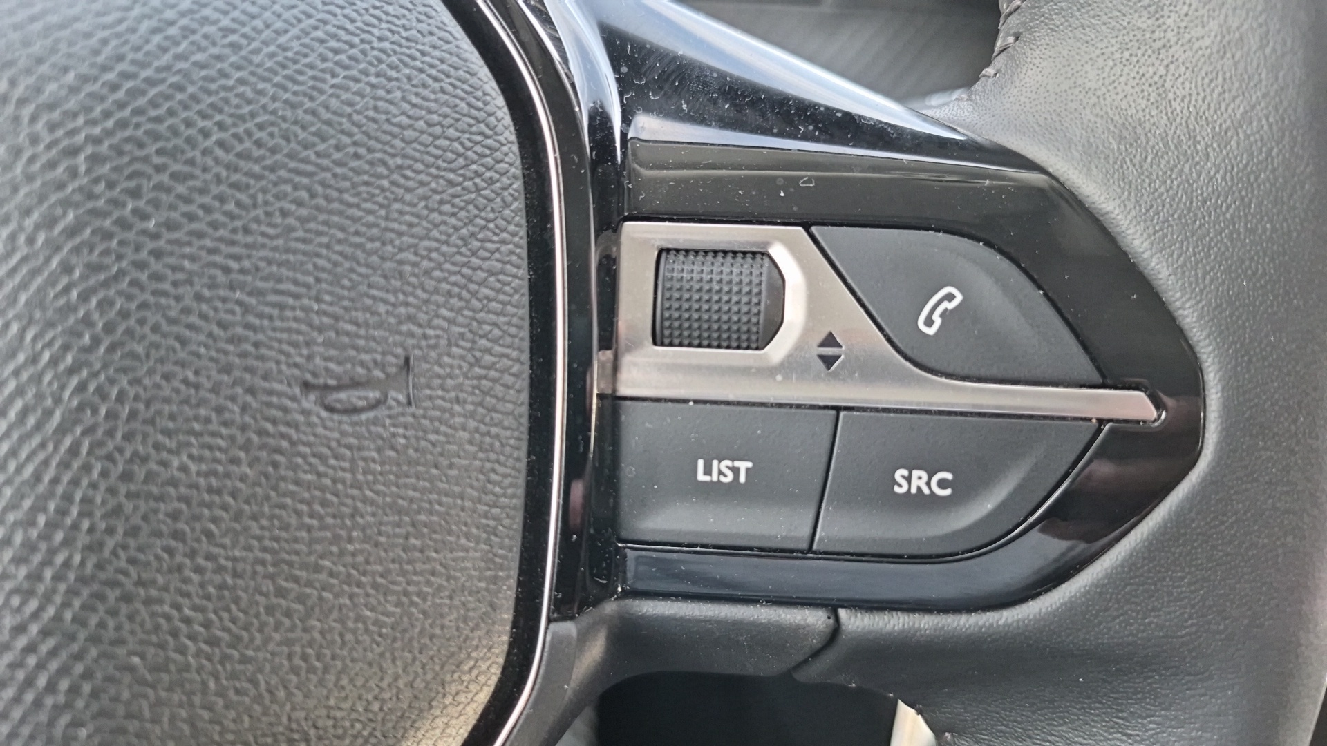 PEUGEOT 208 ALLURE PURETECH 100 BVM
