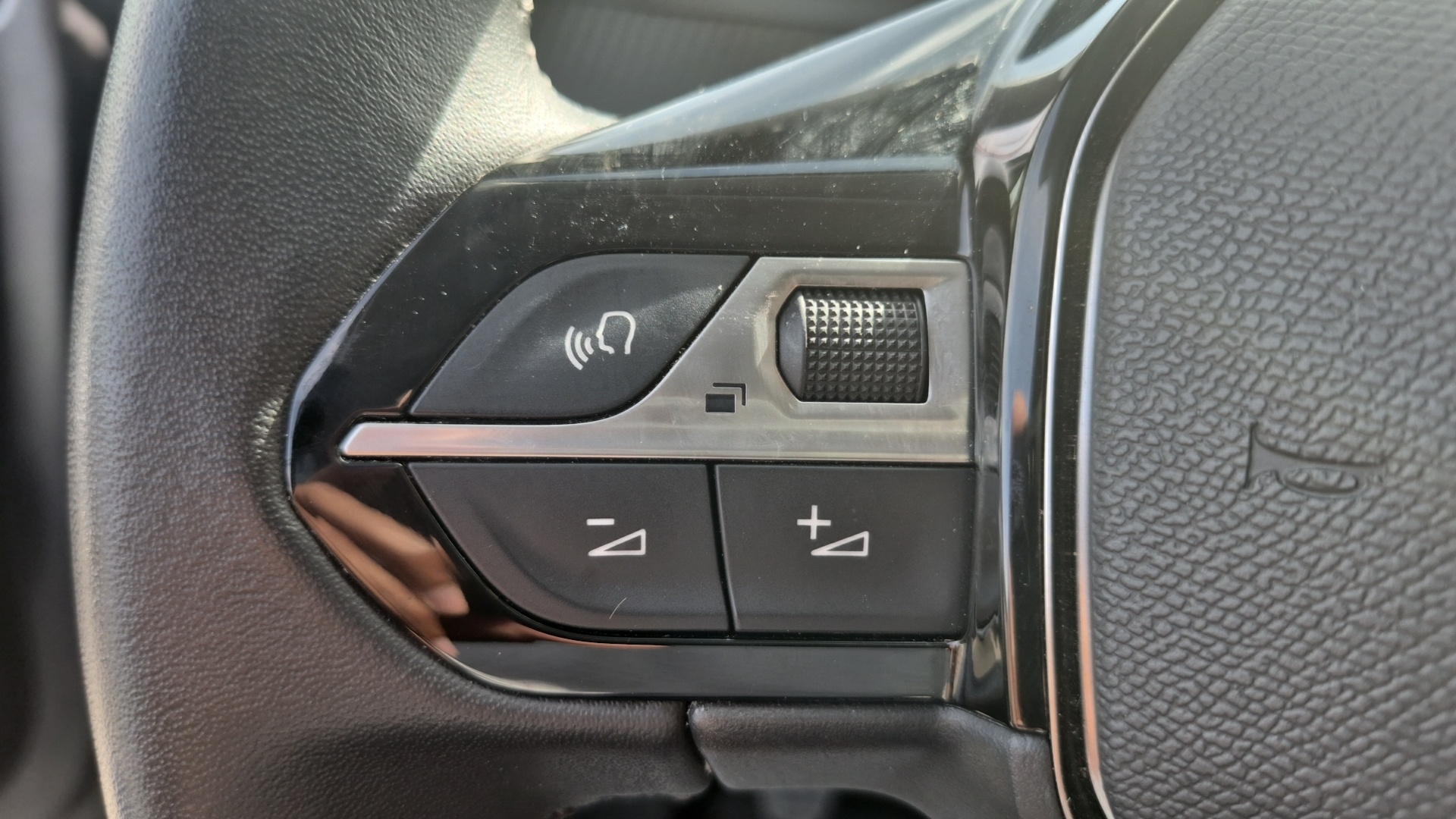 PEUGEOT 208 ALLURE 100 BVM