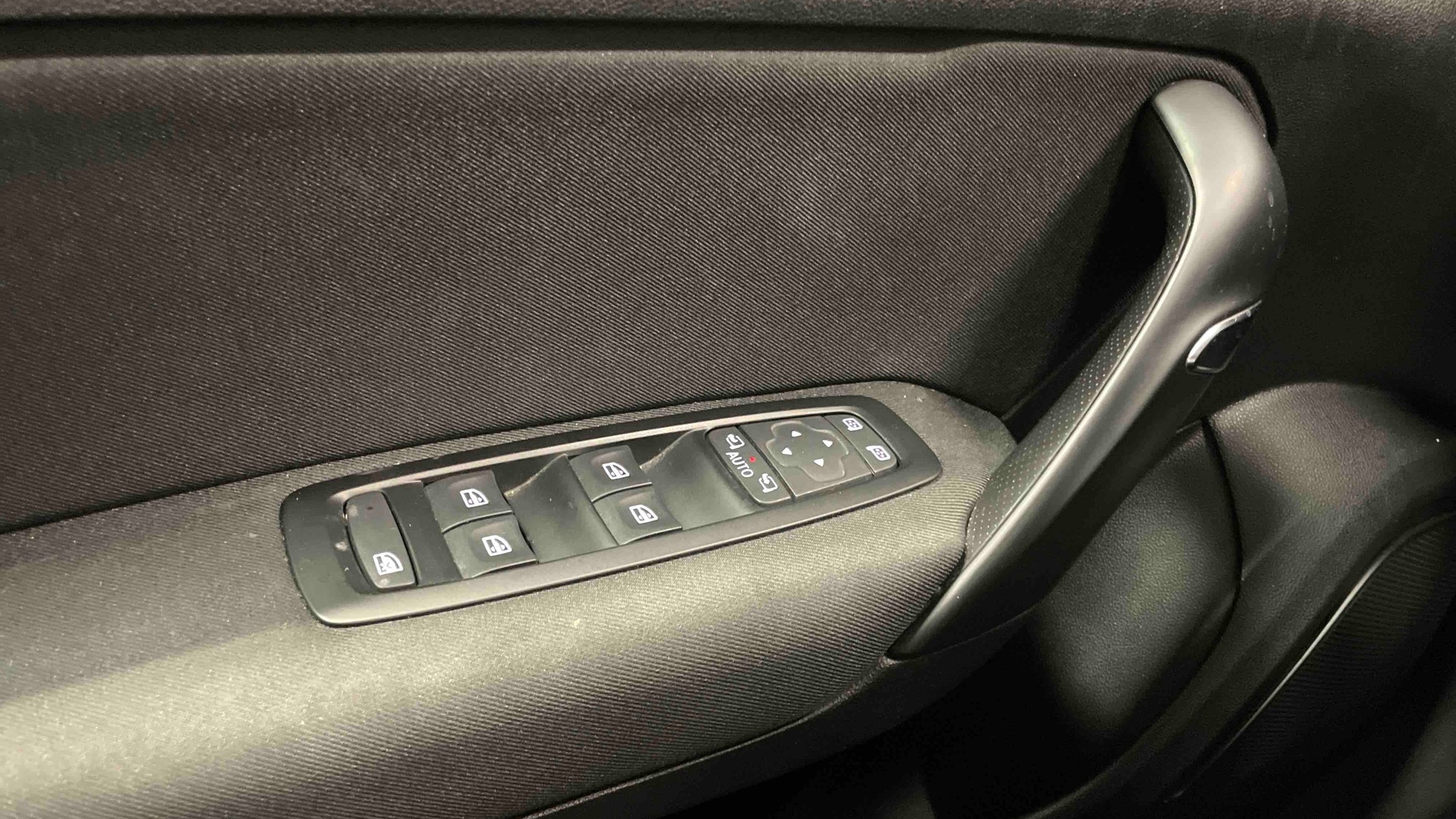 RENAULT MEGANE IV BERLINE Blue dCi 115 EDC Evolution