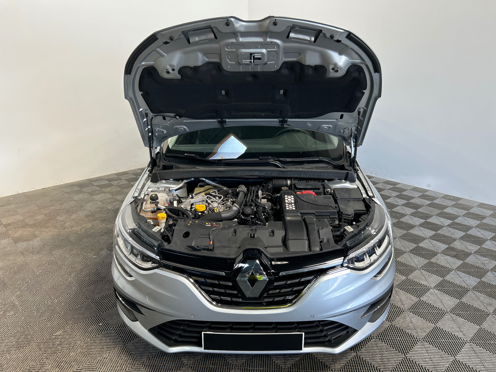 RENAULT MEGANE IV ESTATE techno TCe 140 EDC -23 — expertise