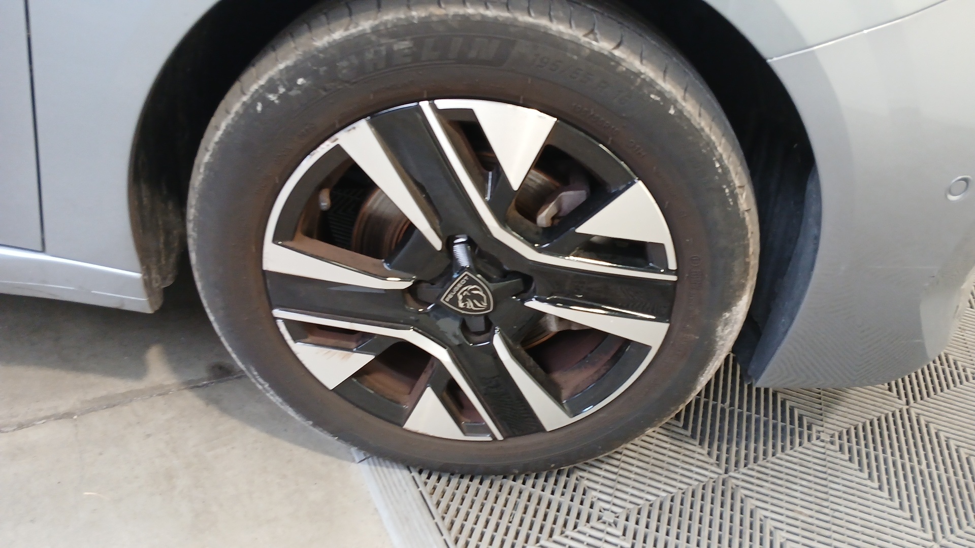 PEUGEOT 208 Allure 100 ch BVM6 — expertise