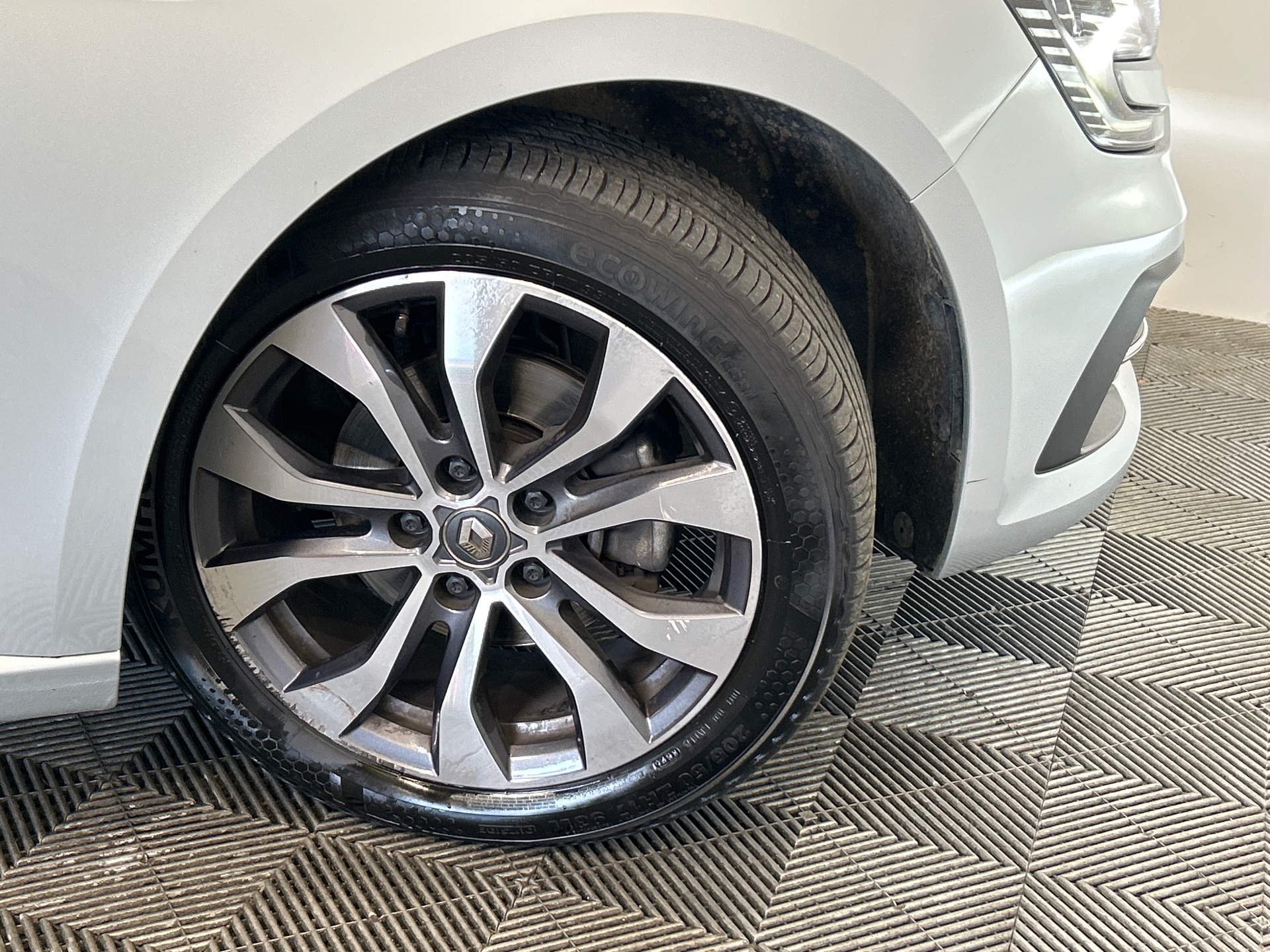 RENAULT MEGANE IV ESTATE techno TCe 140 EDC -23 — expertise