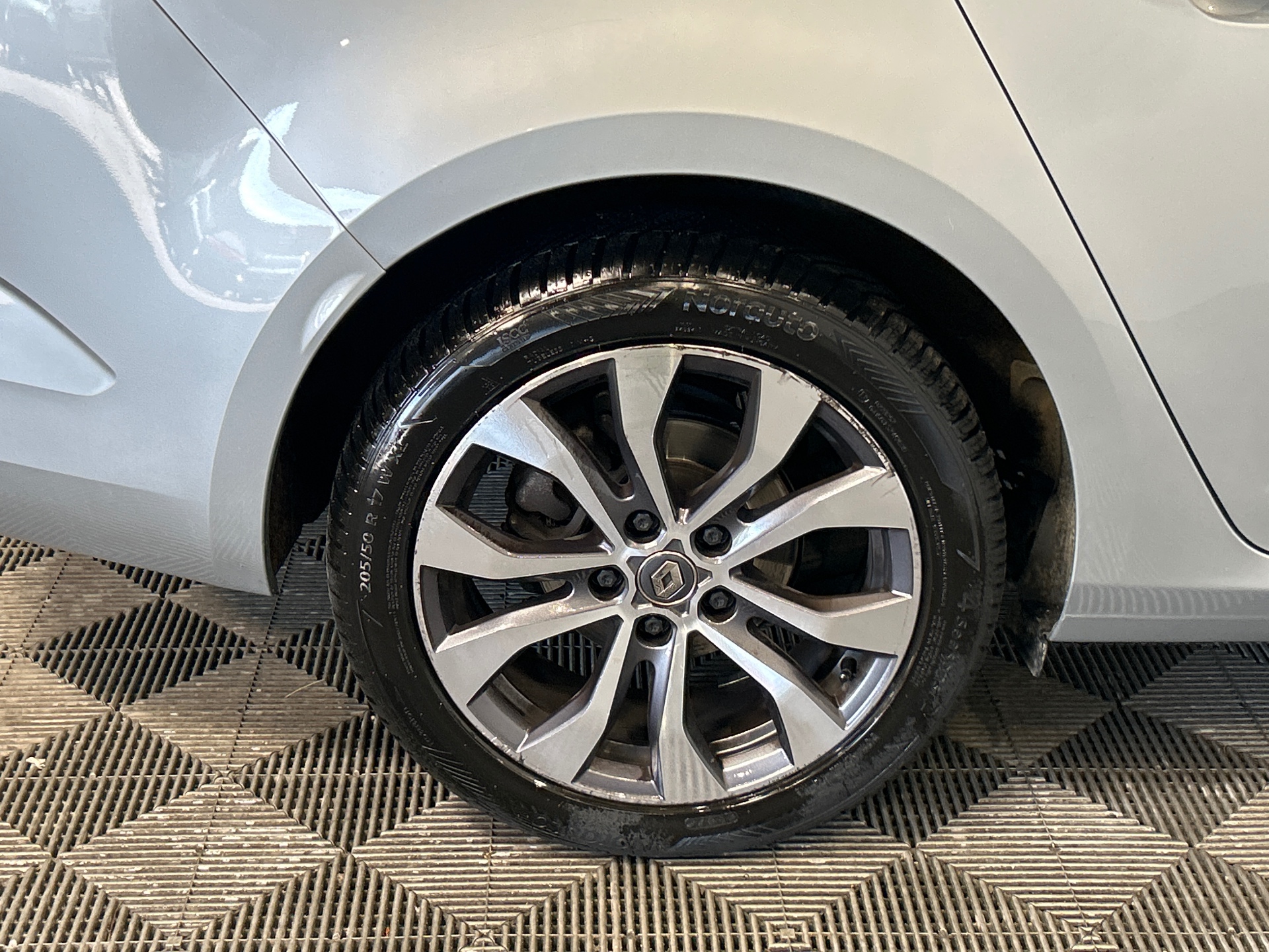 RENAULT MEGANE IV ESTATE techno TCe 140 EDC -23 — expertise