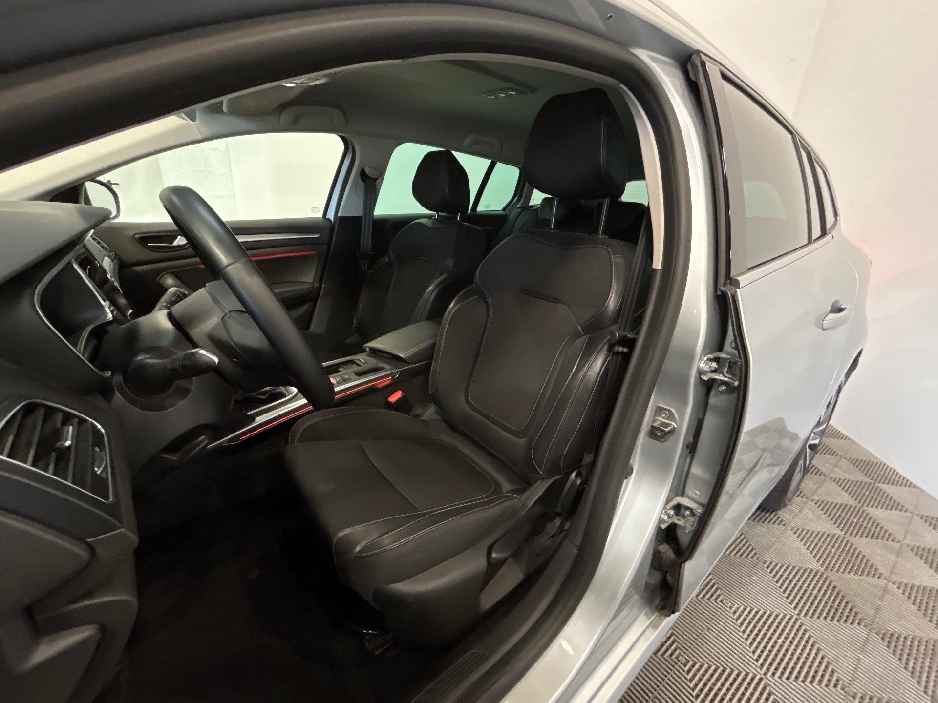 RENAULT MEGANE IV ESTATE techno TCe 140 EDC -23