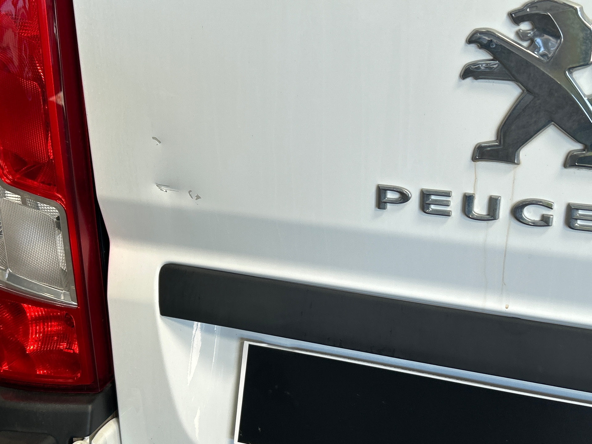 PEUGEOT BOXER FOURGON TOLE 330 L2H2 BLUEHDI 120 S&S PREMIUM — expertise