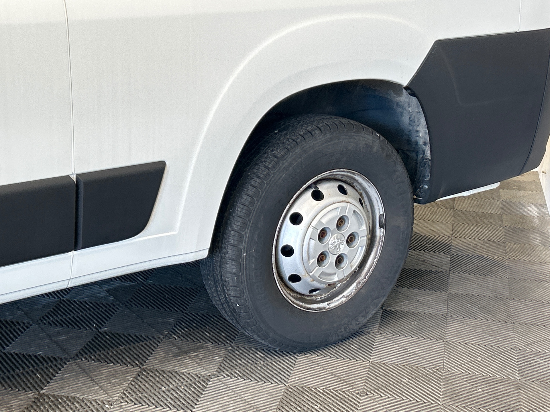 PEUGEOT BOXER FOURGON TOLE 330 L2H2 BLUEHDI 120 S&S PREMIUM — expertise