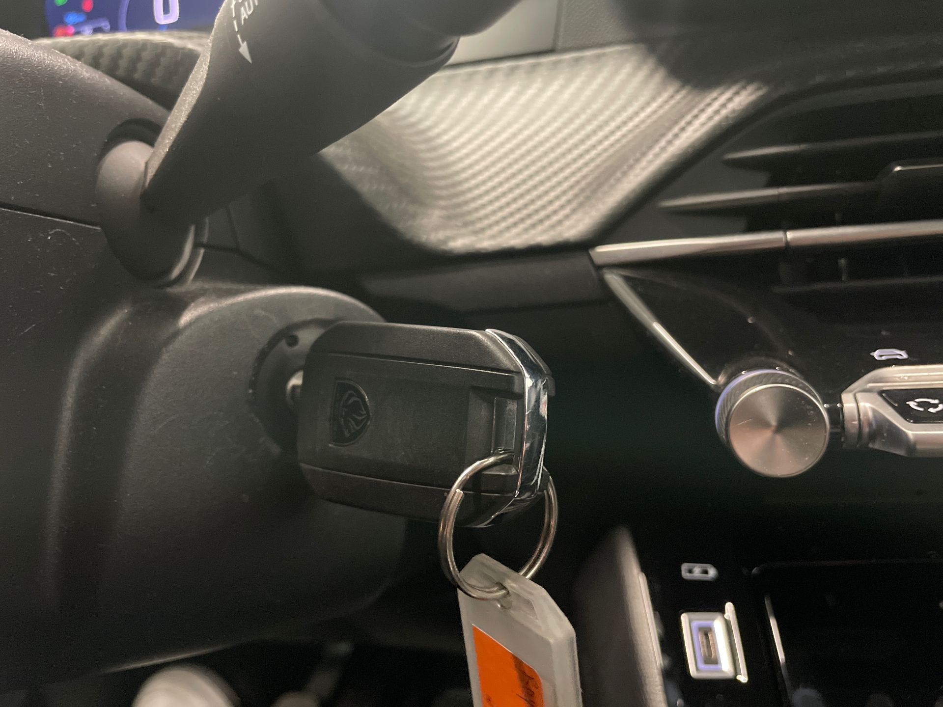 PEUGEOT 208 Allure 100 ch BVM6 — expertise