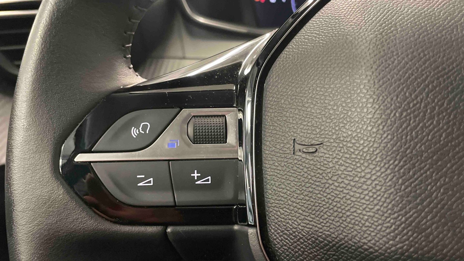 PEUGEOT 208 Allure 100 ch BVM6
