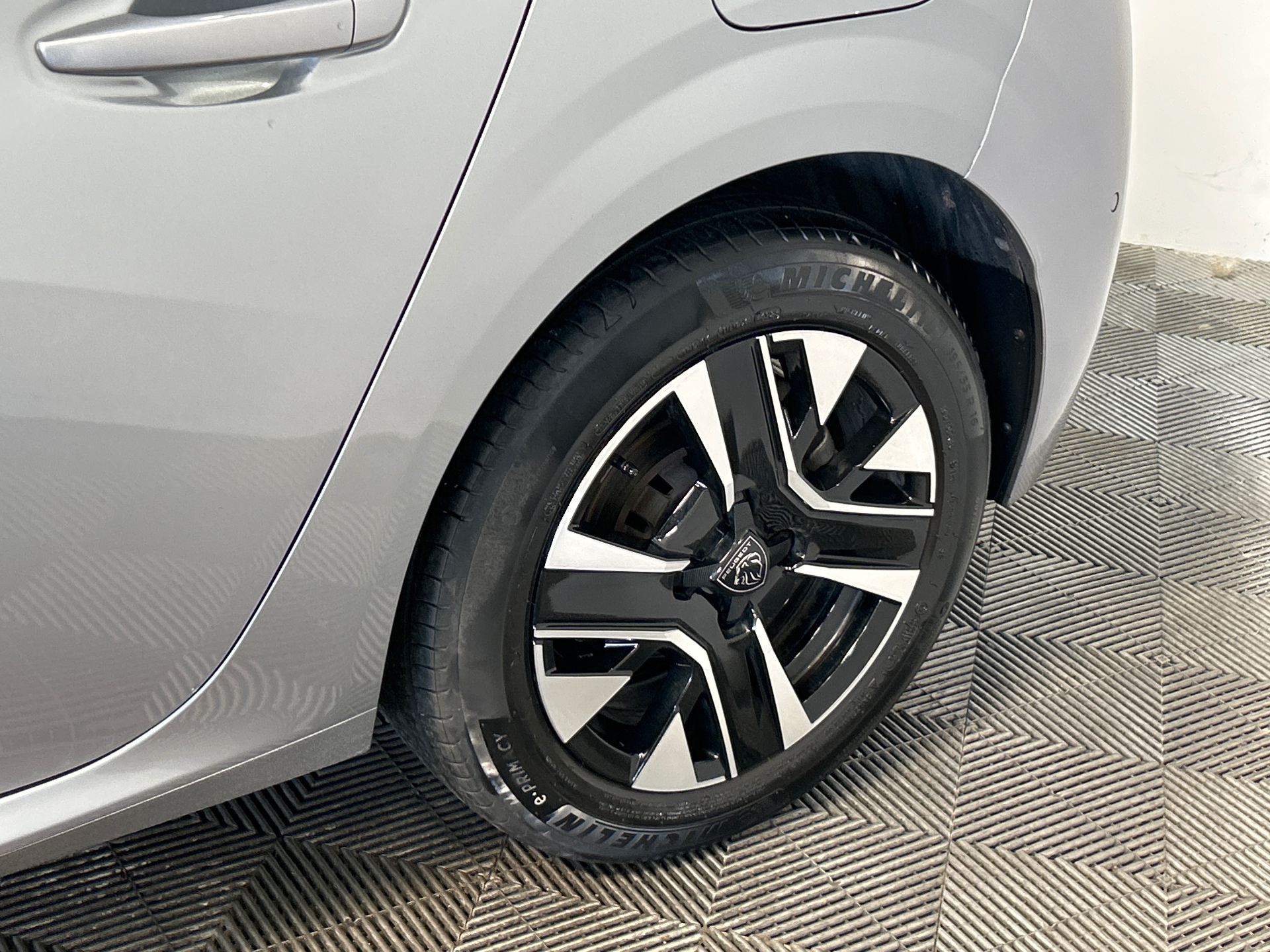 PEUGEOT 208 ALL PT100 BVM — expertise