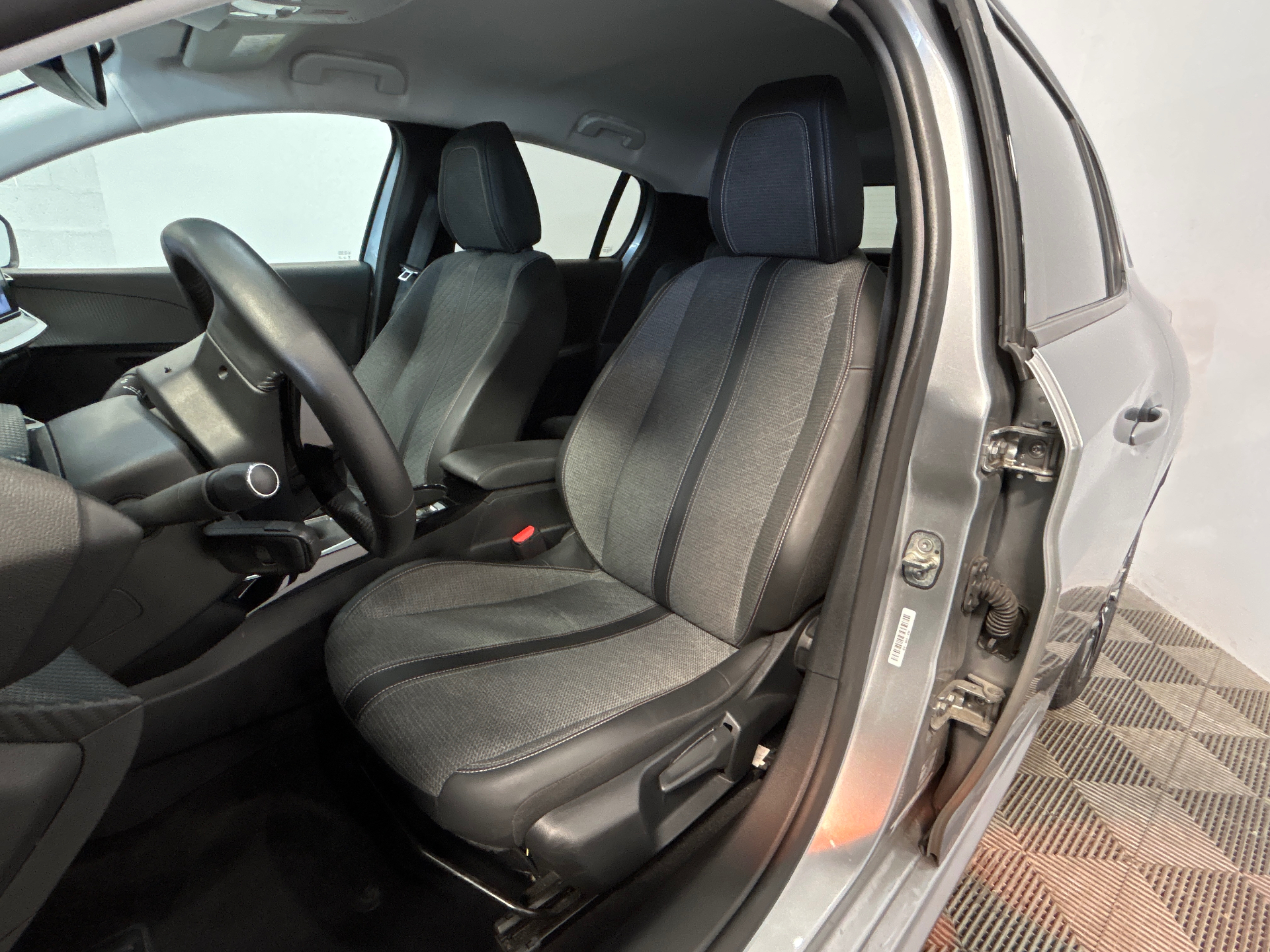 PEUGEOT 208 ALL PT100 BVM