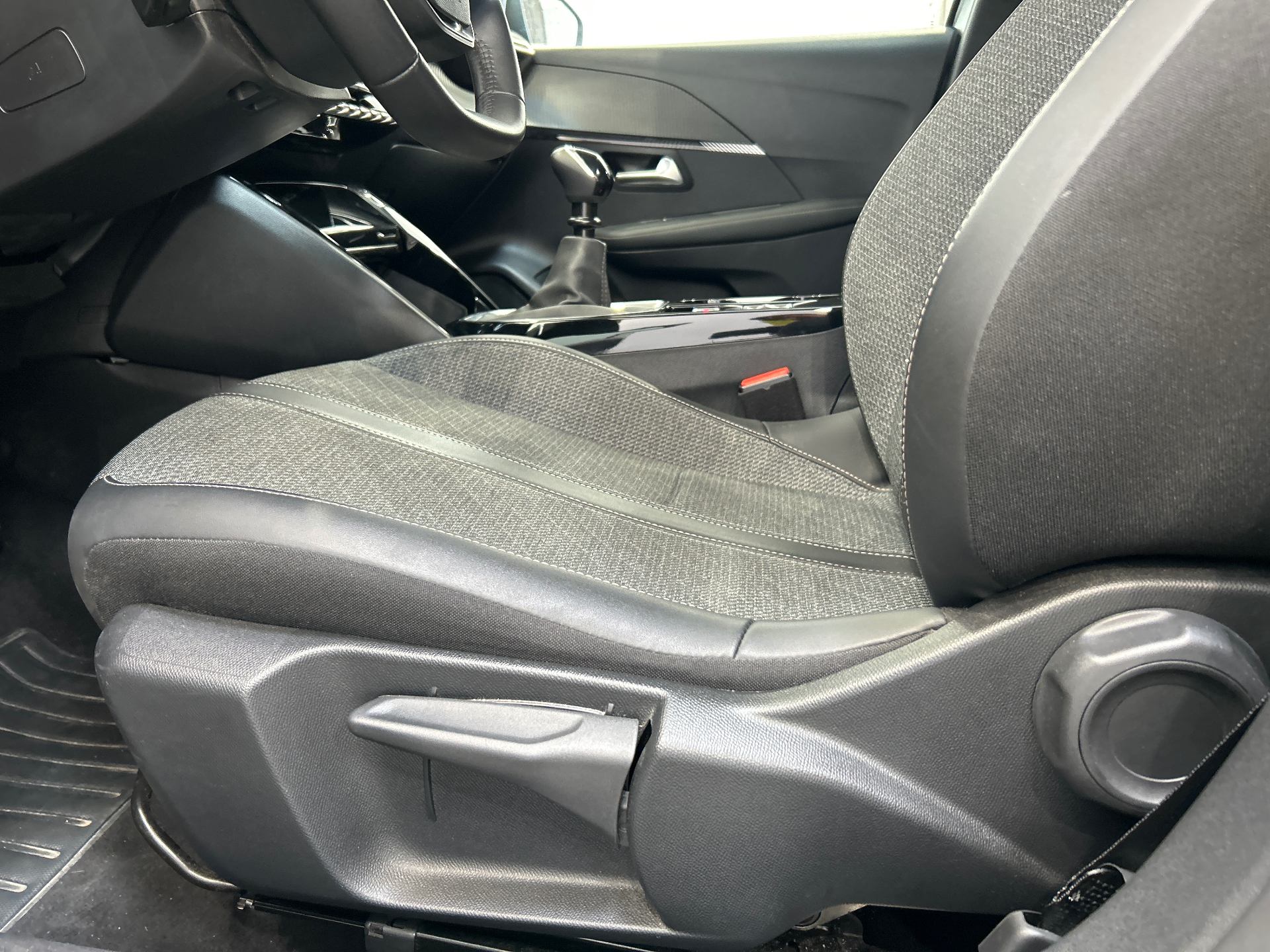 PEUGEOT 208 ALL PT100 BVM