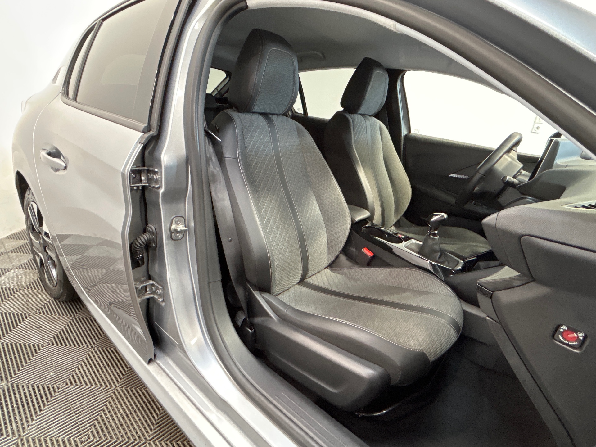 PEUGEOT 208 ALL PT100 BVM