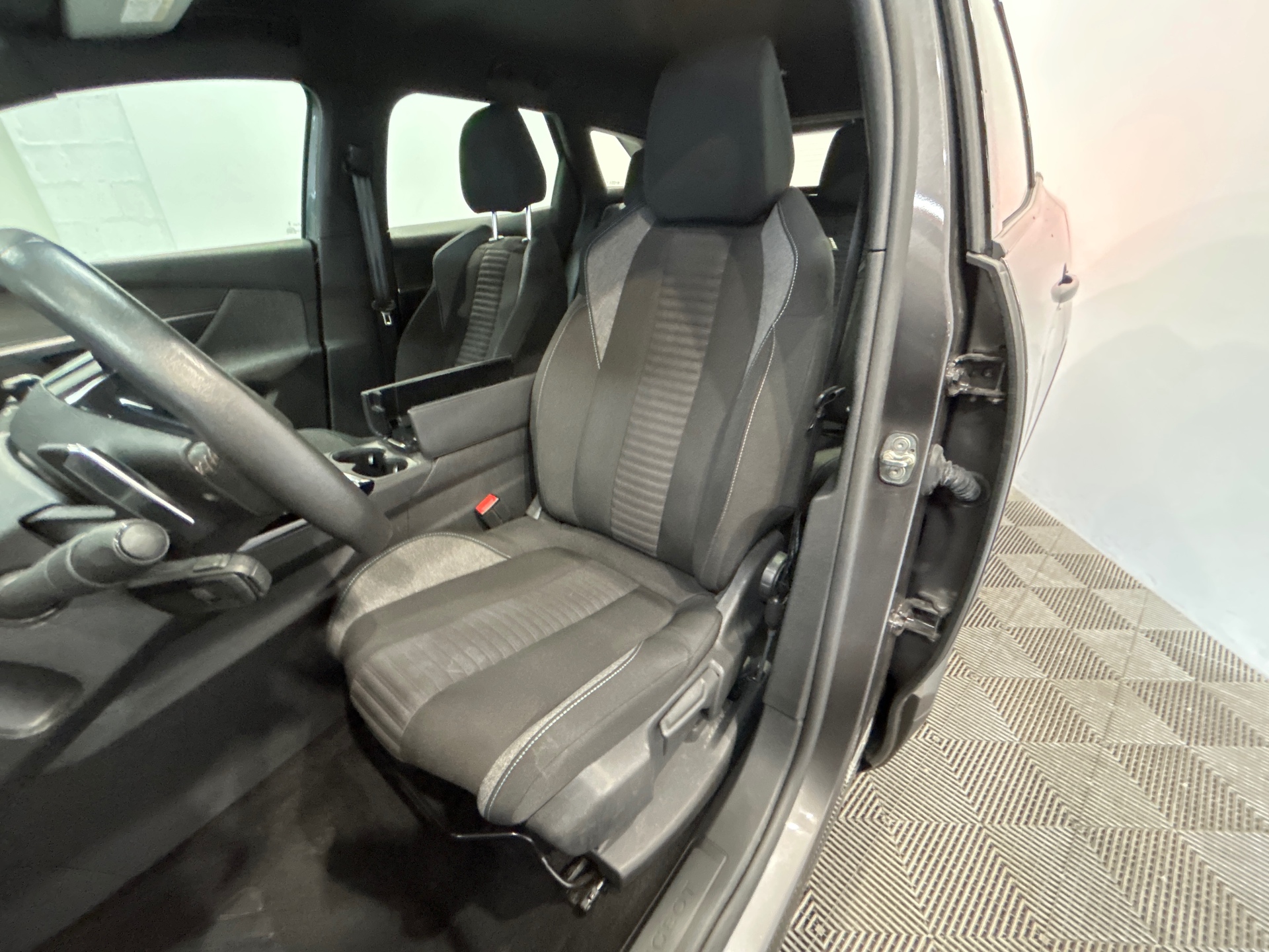 PEUGEOT 3008 ACTIVE PACK BHDI 130 S&S EAT8