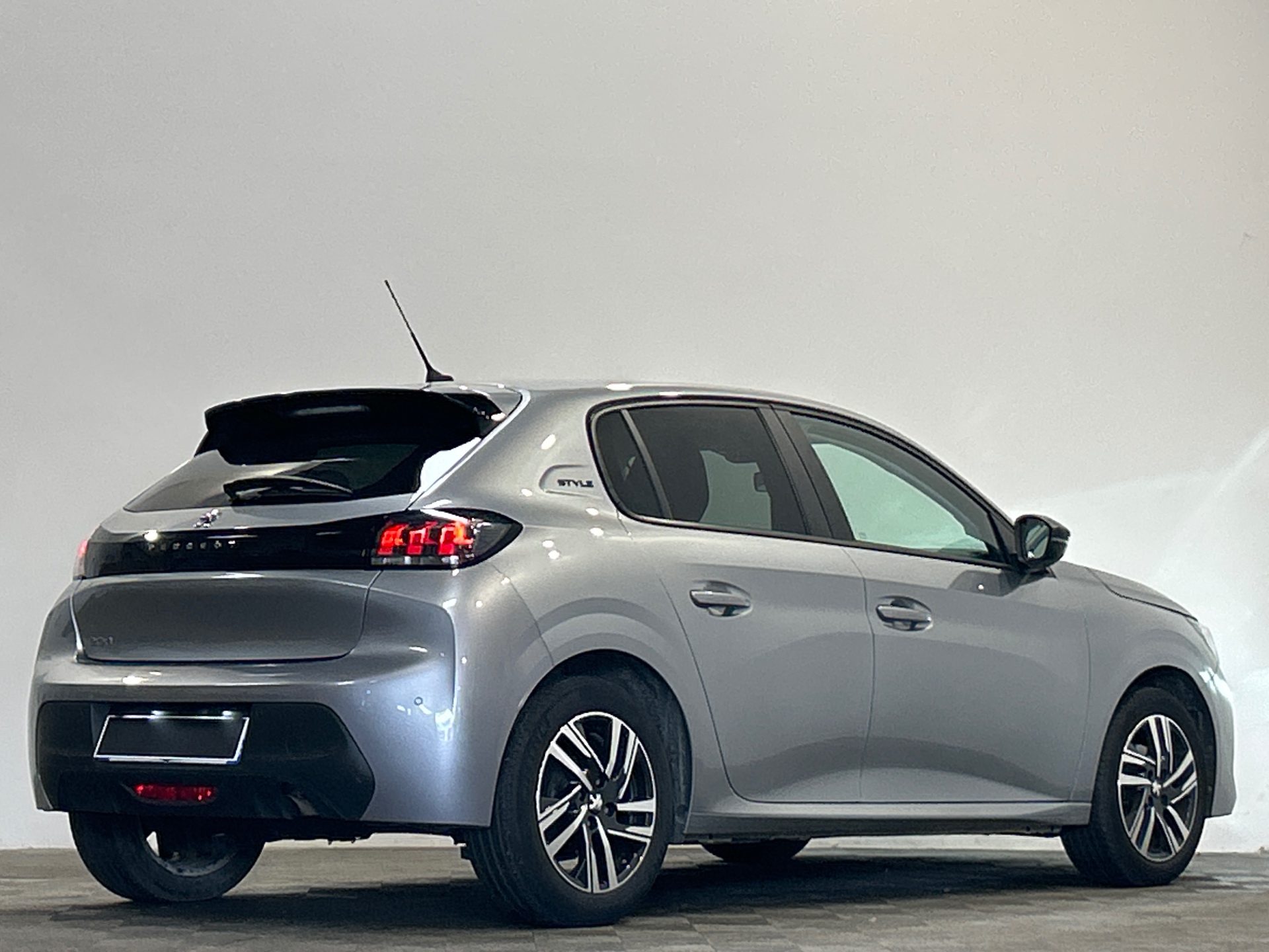 PEUGEOT 208 STYLE PURETECH 75 S&S BVM5
