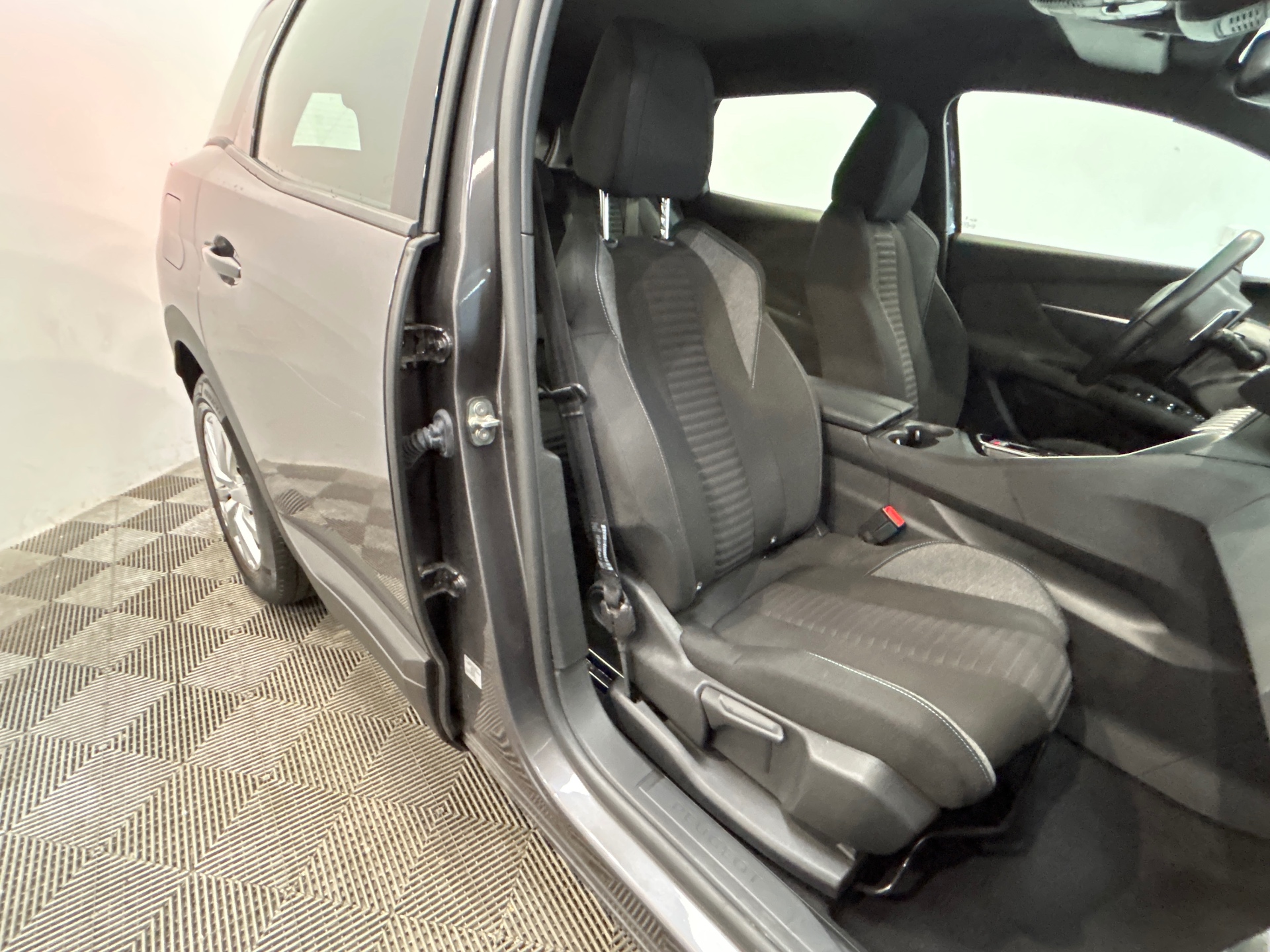 PEUGEOT 3008 ACTIVE PACK BHDI 130 S&S EAT8