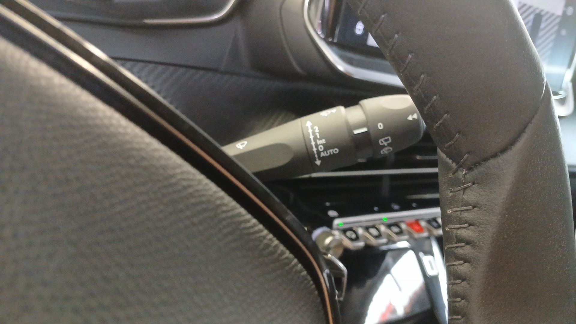 PEUGEOT 208 Allure 100 ch BVM6