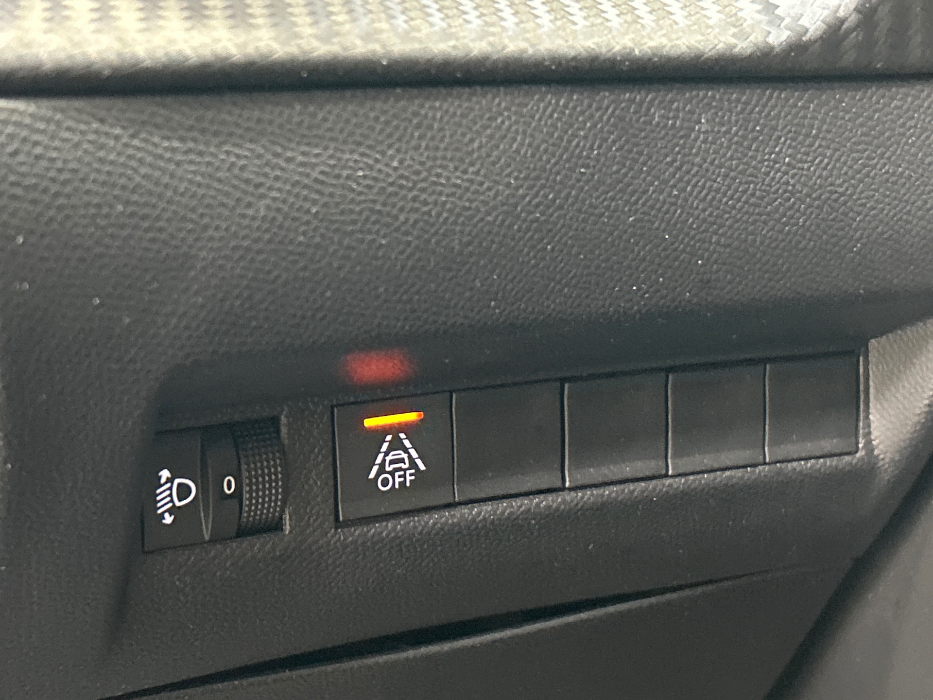 PEUGEOT 208 ALL PT100 BVM
