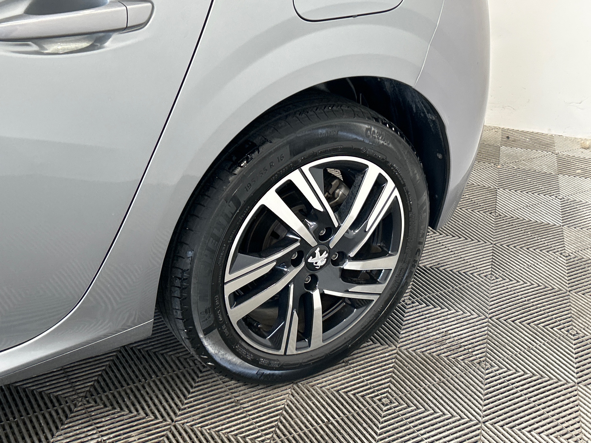 PEUGEOT 208 ALL PT100 BVM — expertise
