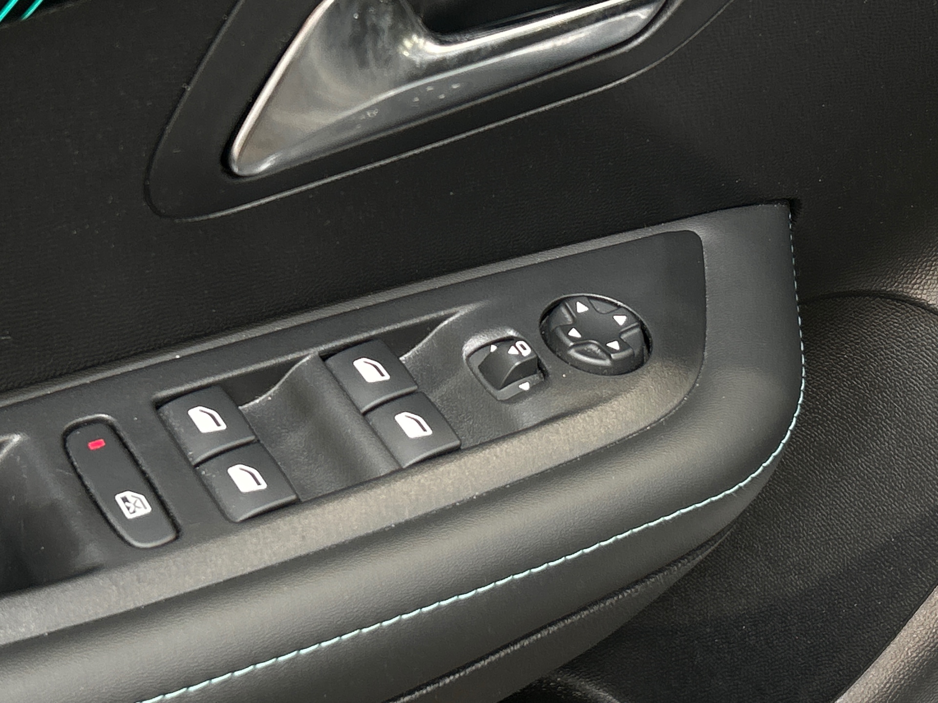 PEUGEOT 208 ALL PT100 BVM