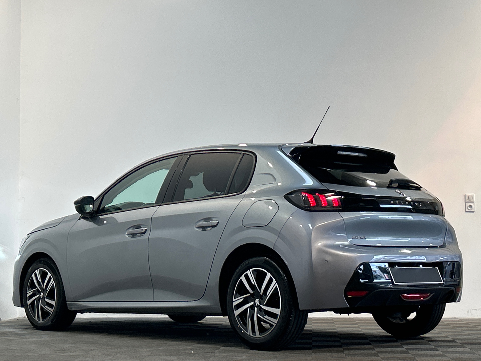 PEUGEOT 208 ALL PT100 BVM