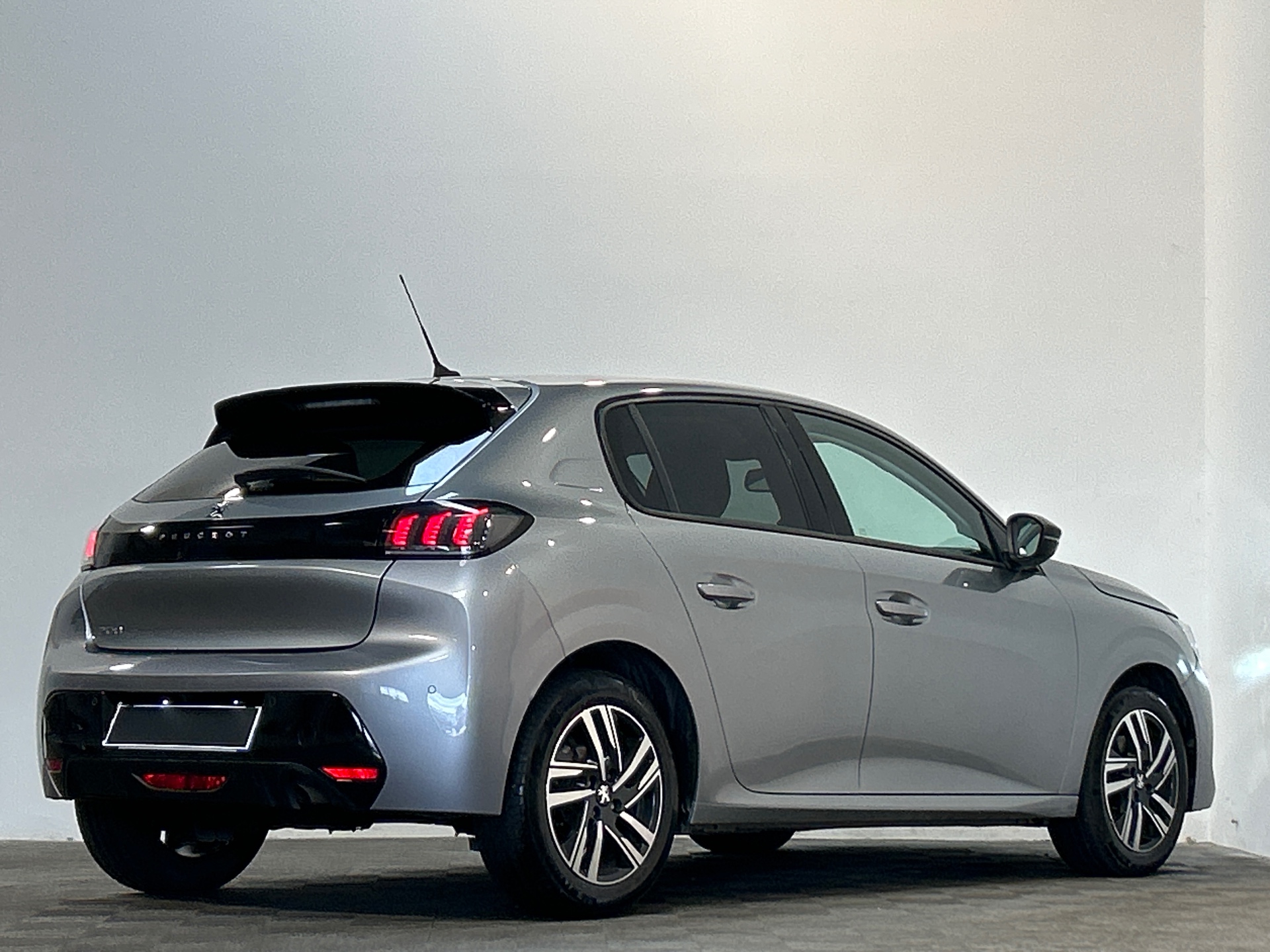 PEUGEOT 208 ALL PT100 BVM