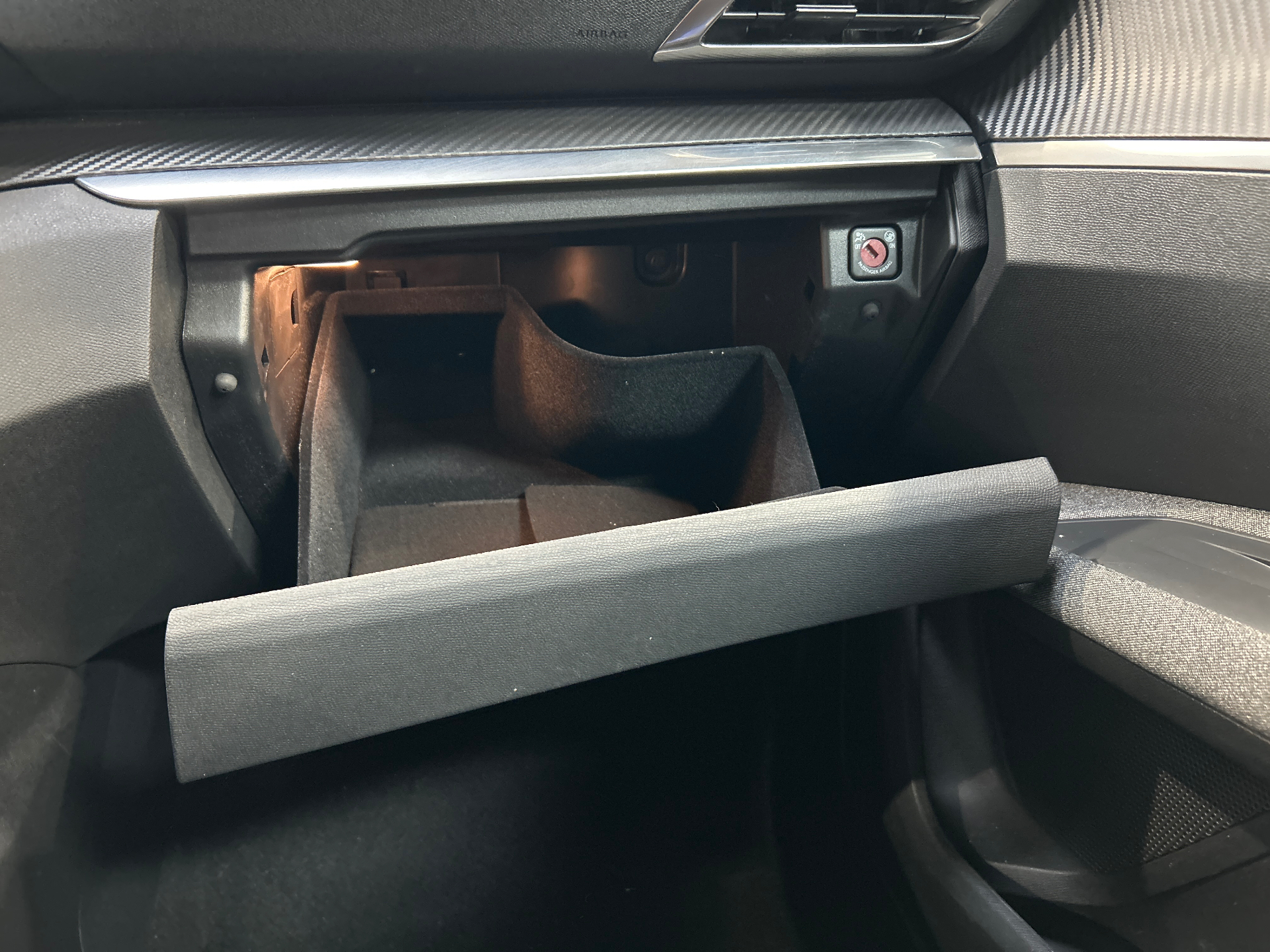 PEUGEOT 3008 ACTIVE PACK BHDI 130 S&S EAT8
