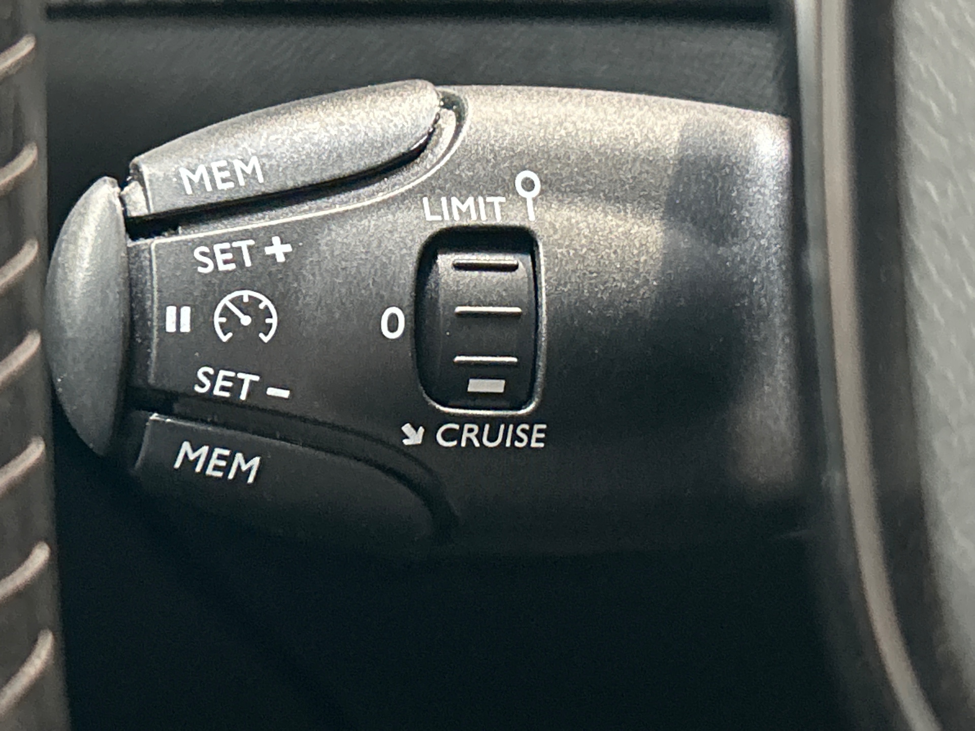 PEUGEOT 208 ALL PT100 BVM