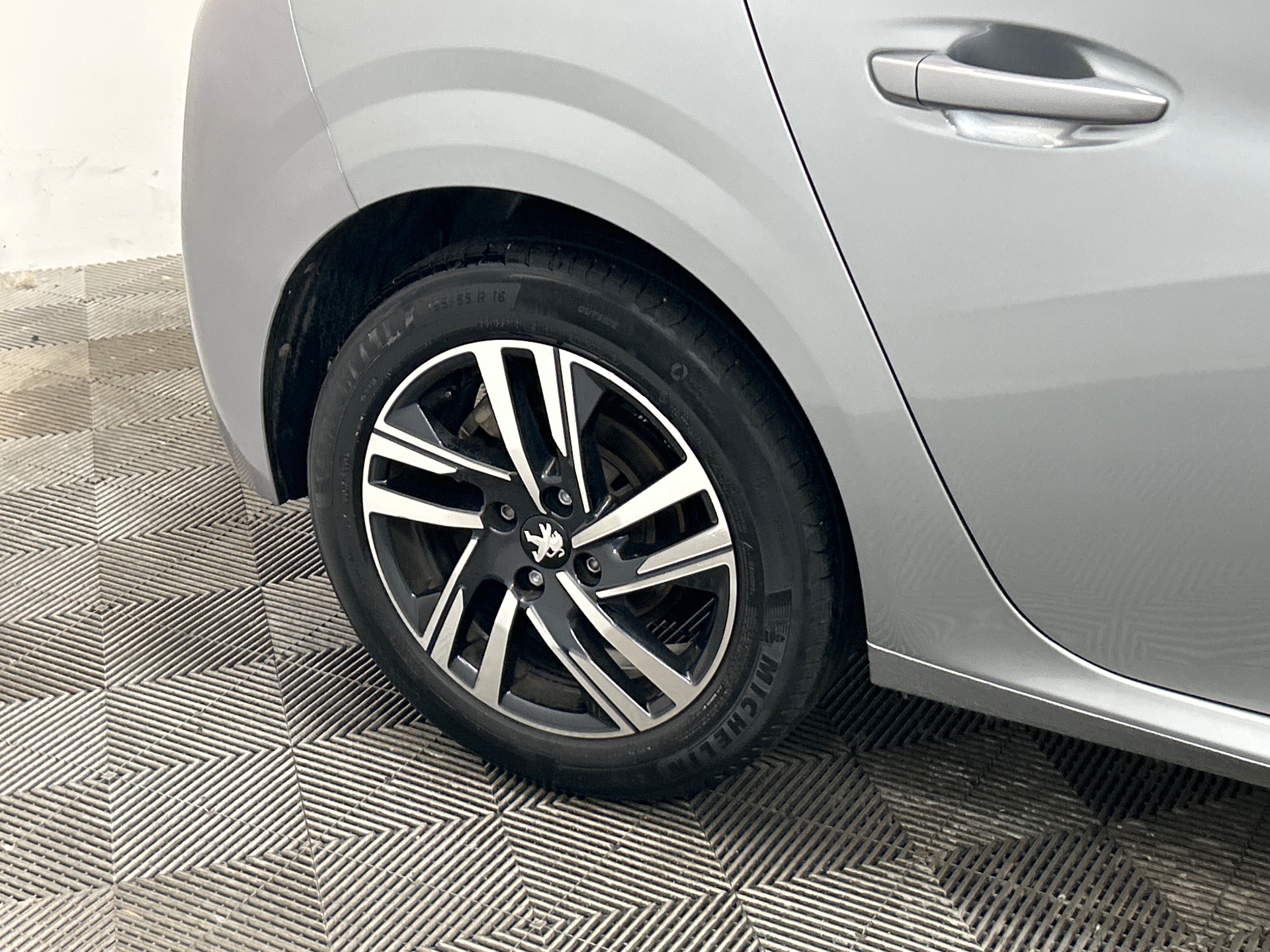 PEUGEOT 208 ALL PT100 BVM — expertise