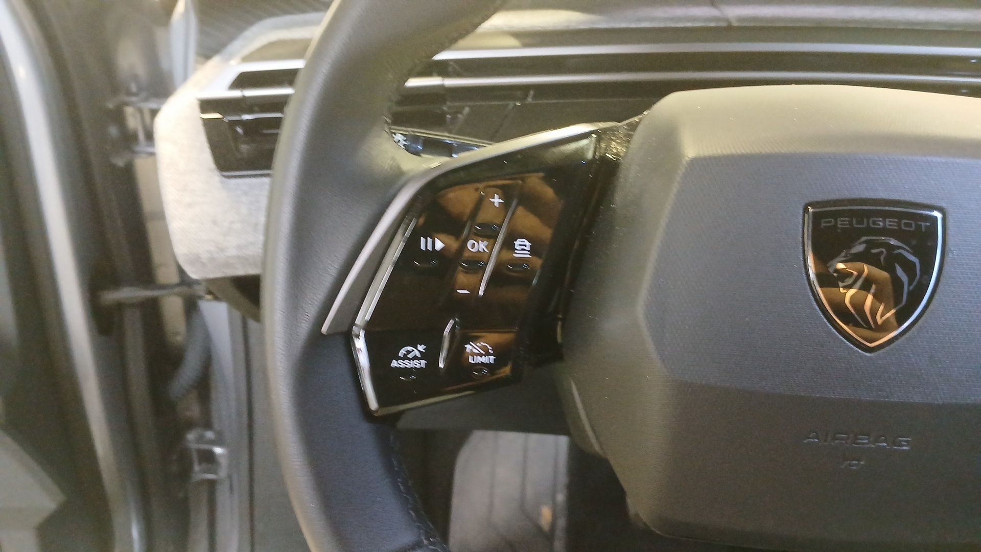 PEUGEOT 3008 Allure Hybrid 145 ch e-DCS6