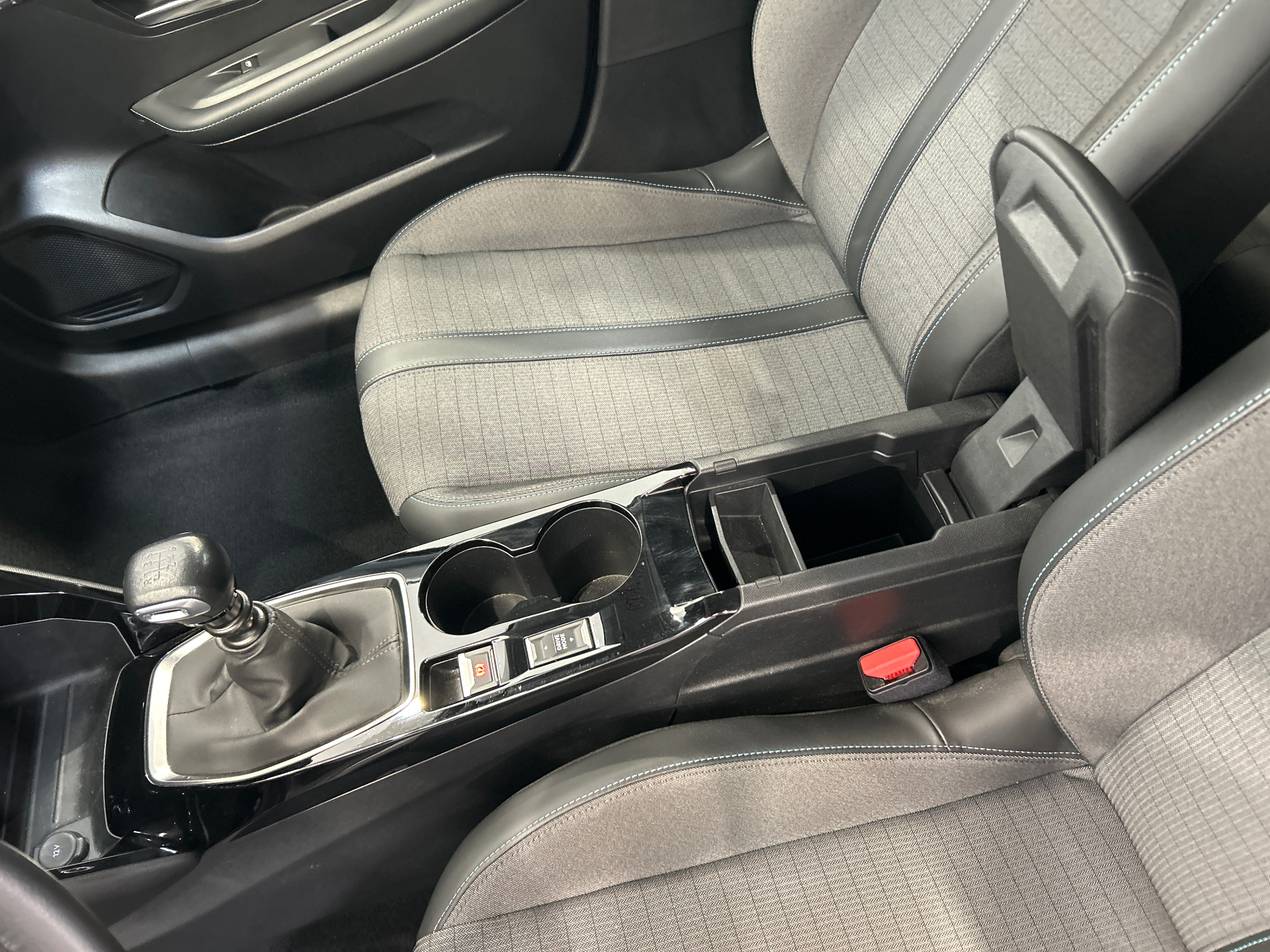 PEUGEOT 208 ALL PT100 BVM