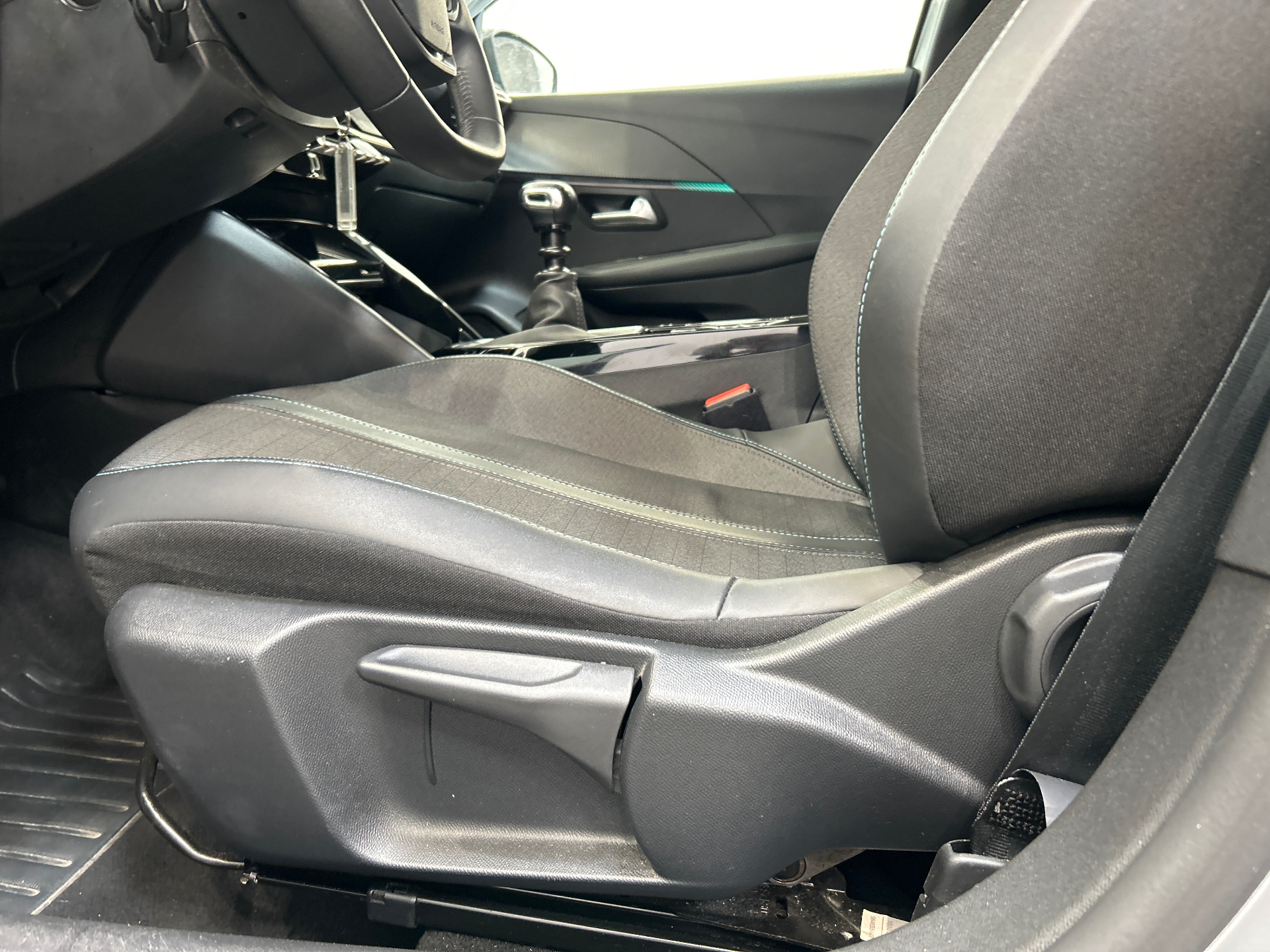 PEUGEOT 208 ALL PT100 BVM