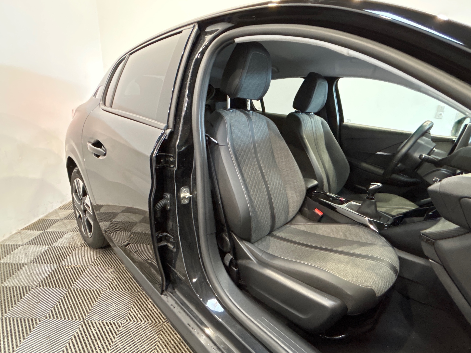 PEUGEOT 208 ALL PT100 BVM — expertise