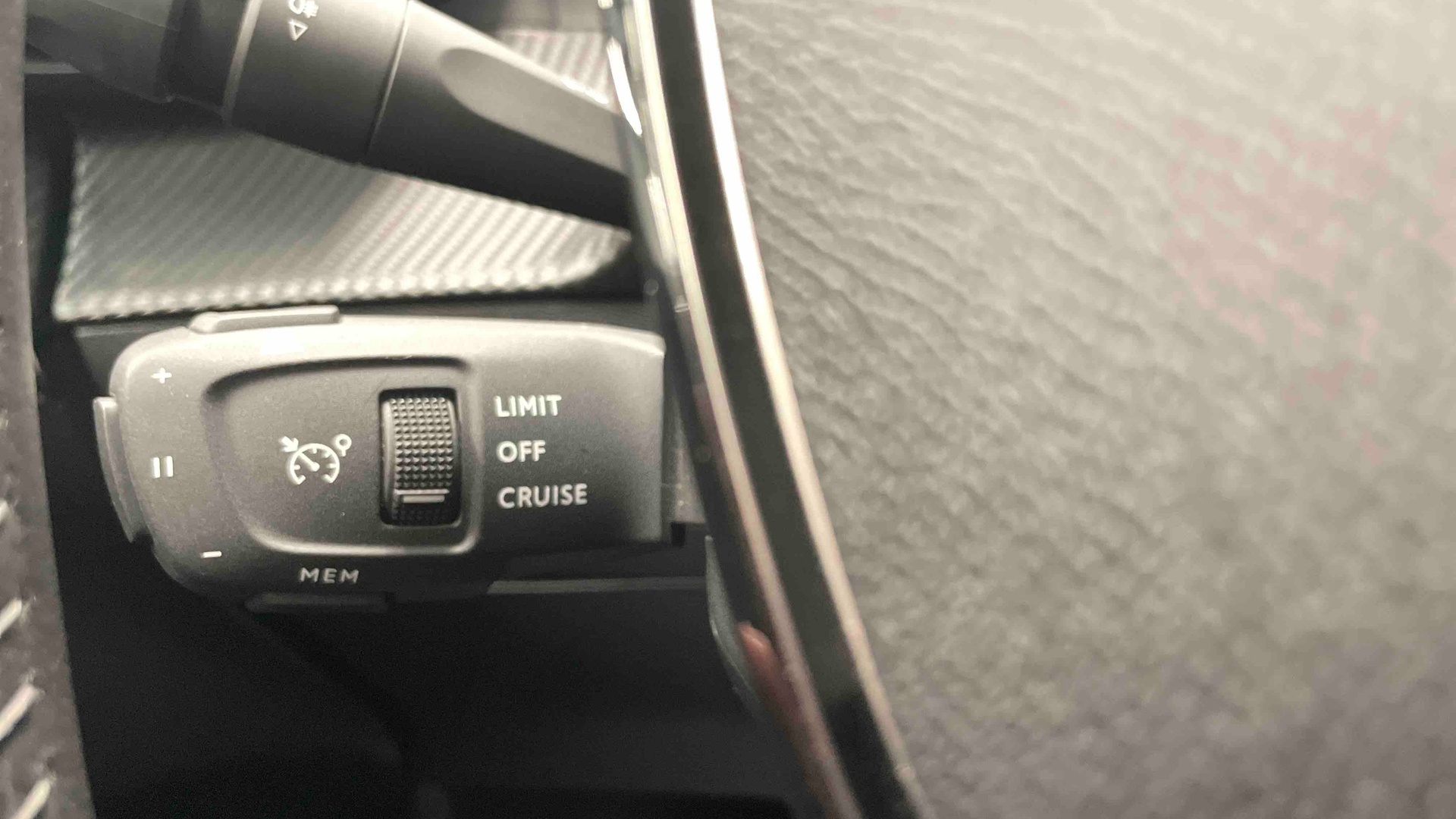 PEUGEOT 208 ALLURE PURETECH 100 S&S BVM6