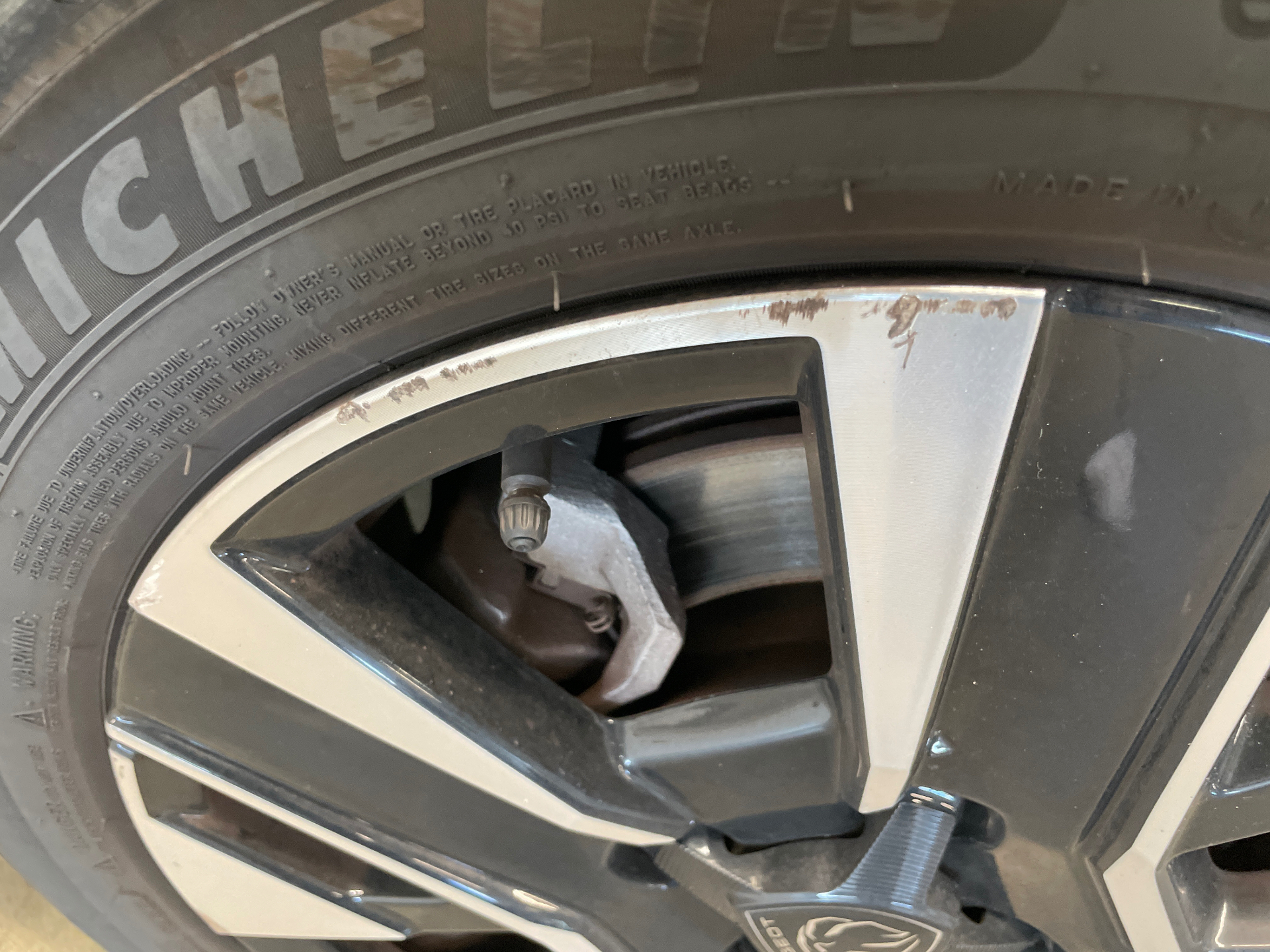 PEUGEOT 208 Allure 100 ch BVM6 — expertise