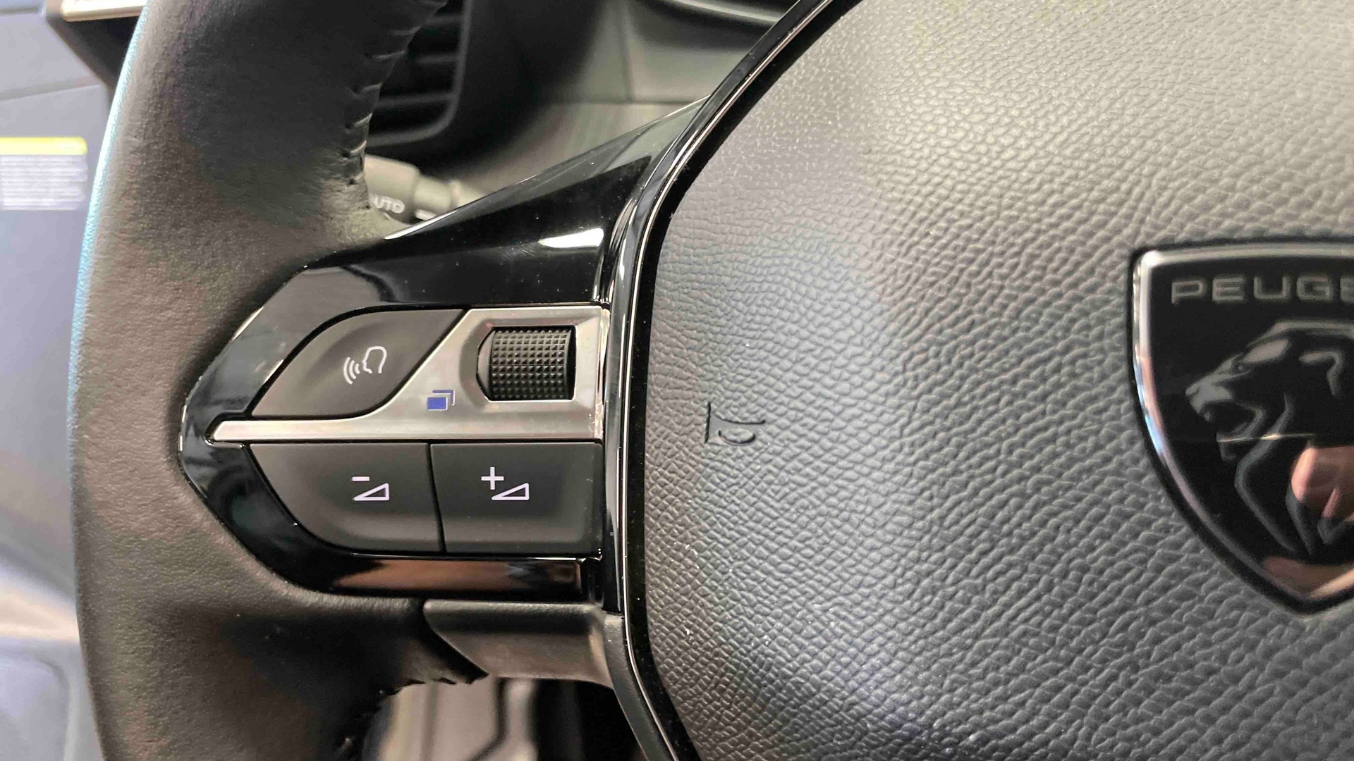 PEUGEOT 208 Allure 100 ch BVM6