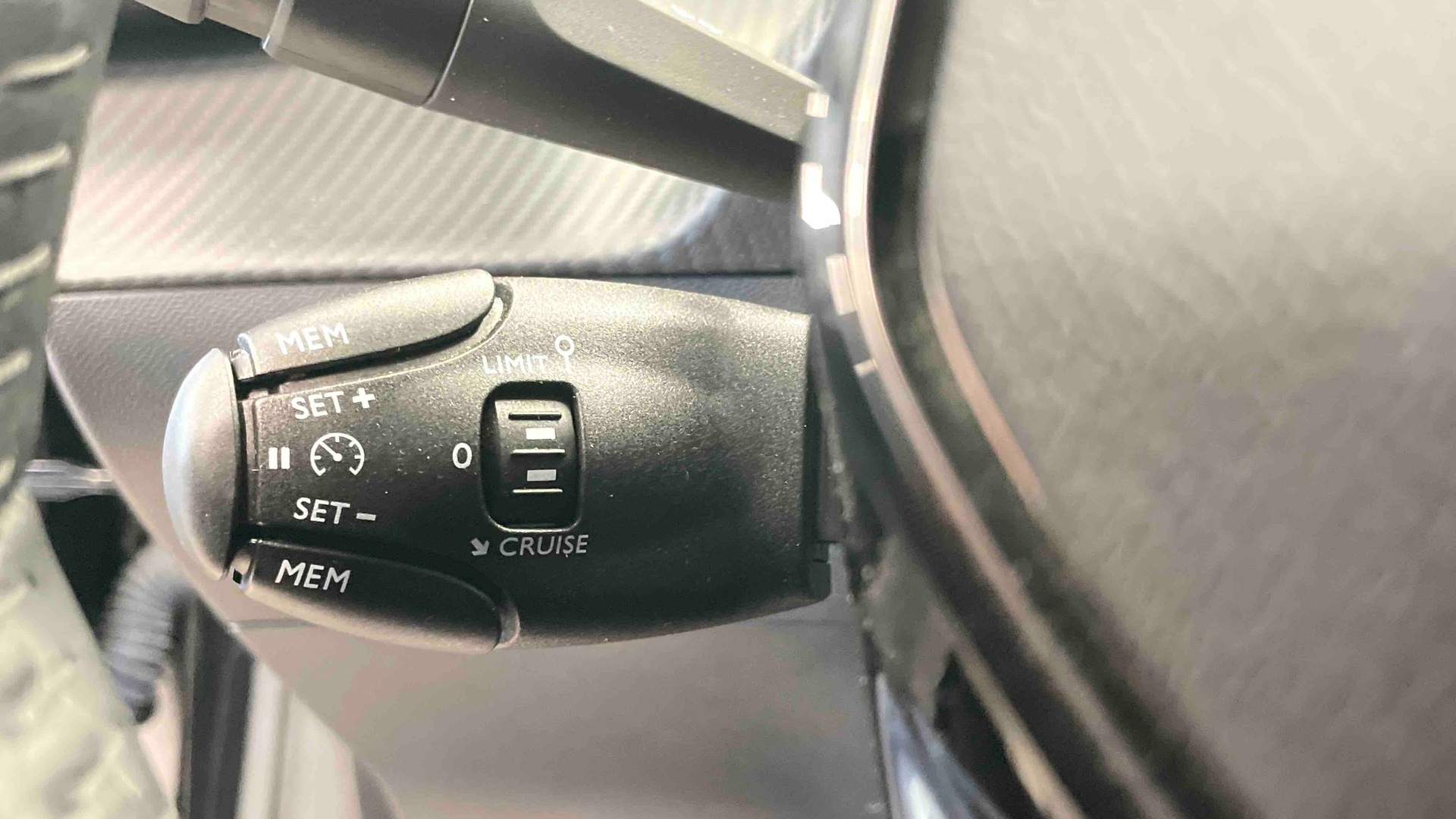 PEUGEOT 208 Allure 100 ch BVM6
