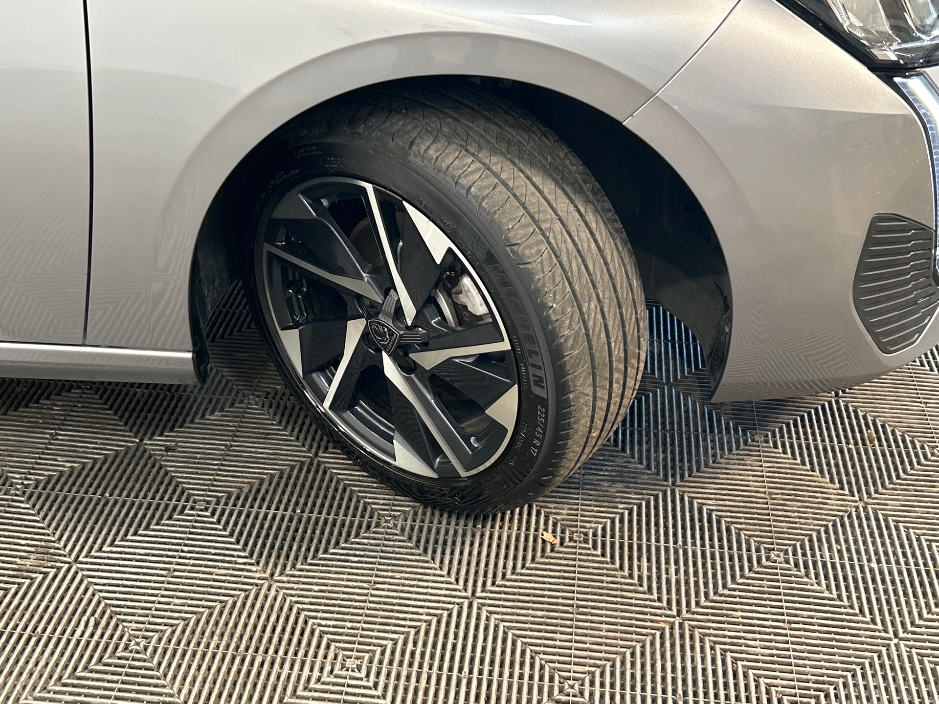 PEUGEOT 308 SW SW Allure Hybrid 145 ch e-DCS6 — expertise