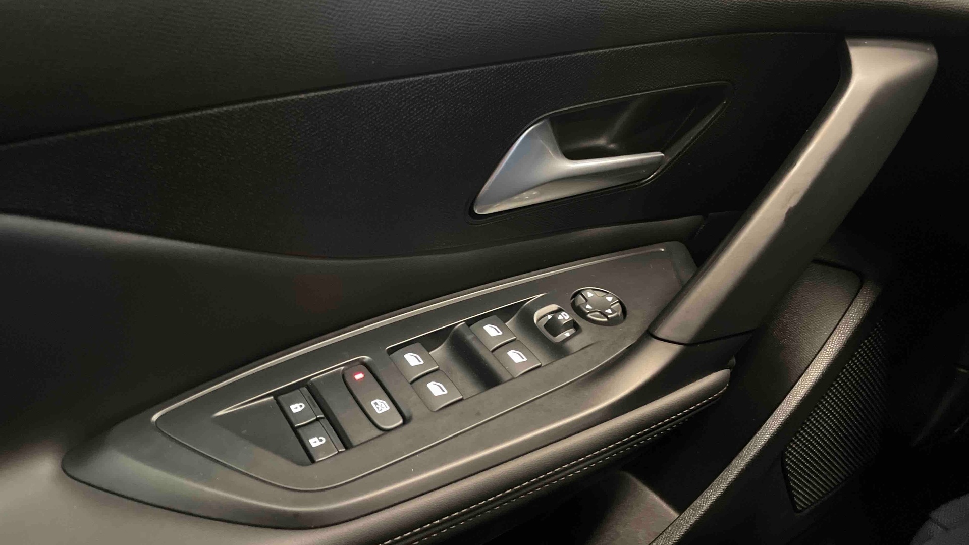 PEUGEOT 408 Allure Hybrid 145 ch e-DCS6