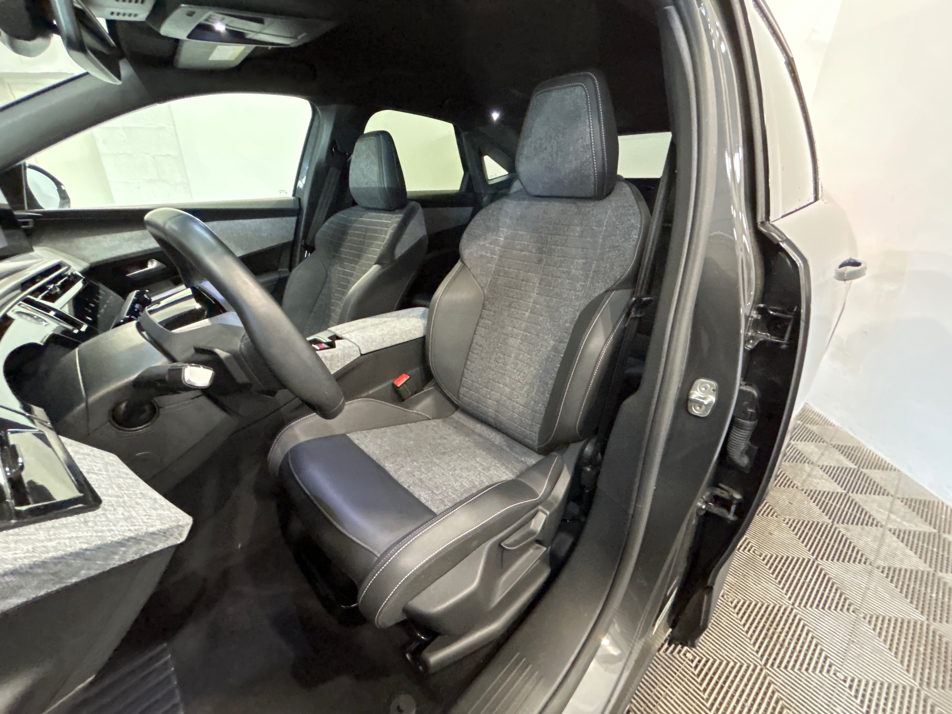 PEUGEOT 3008 Allure Hybrid 145 ch e-DCS6